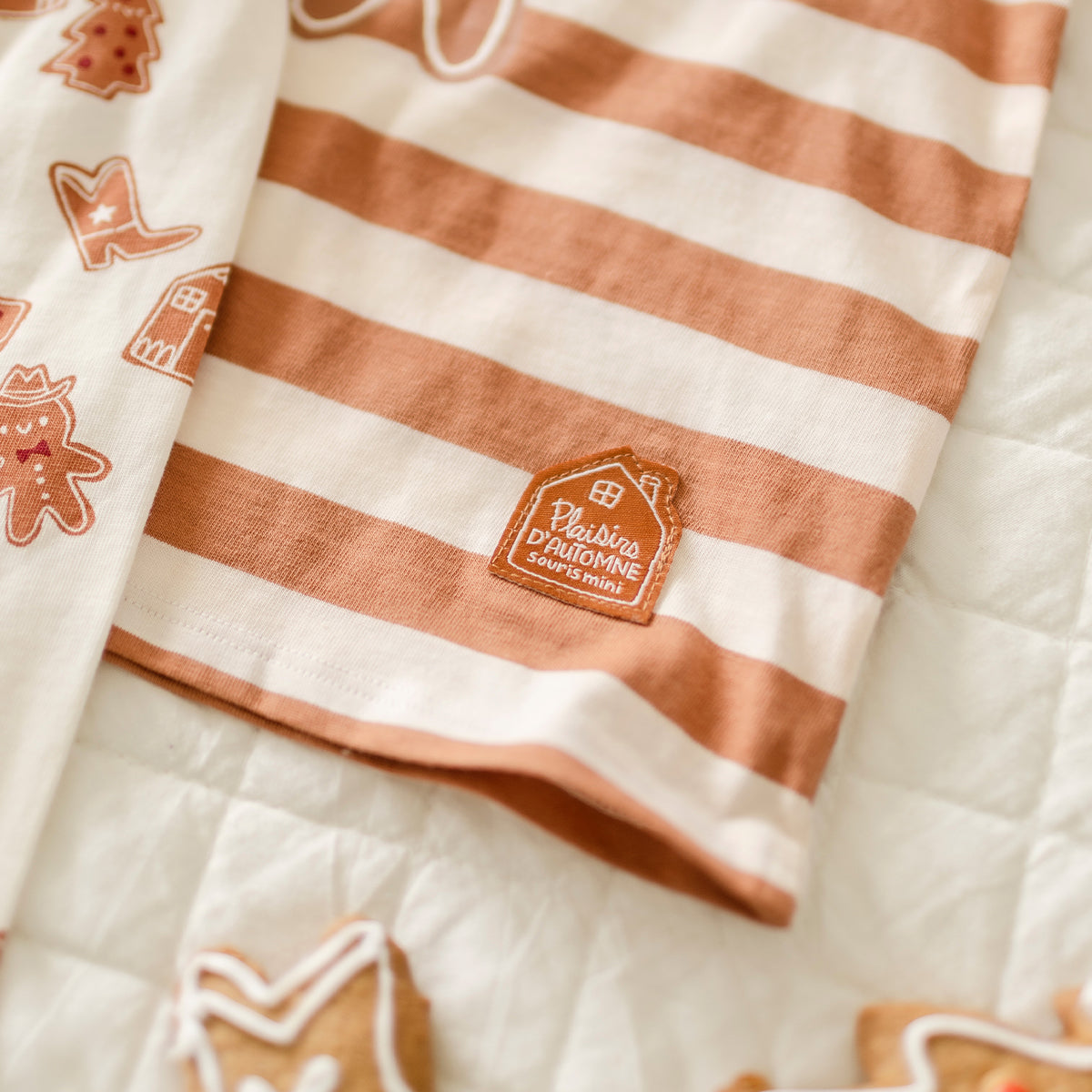 Cream two-piece pajama with stripes and gingerbread print, child