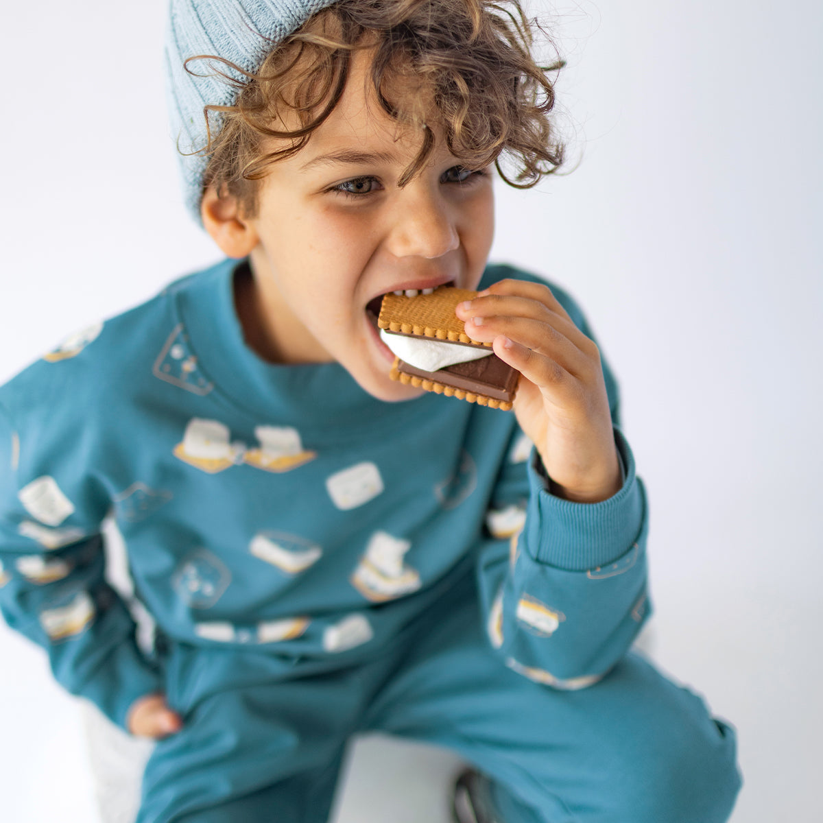 Chandail bleu à imprimé de s’mores, enfant