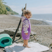 Salopette courte mauve avec bretelles à volants en coton, bébé || Short purple overall with ruffled straps in cotton, baby