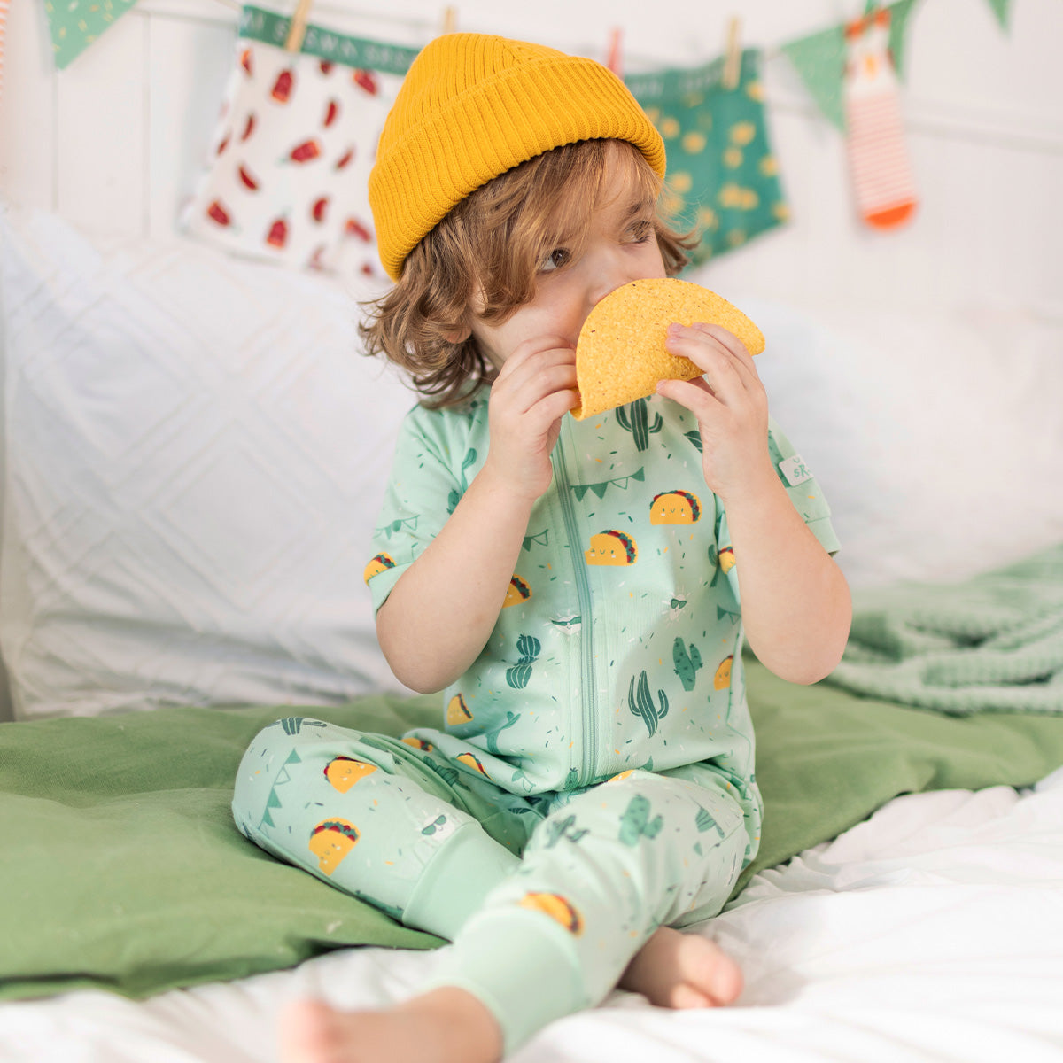 Pyjama une pièce vert à motifs fiesta, bébé