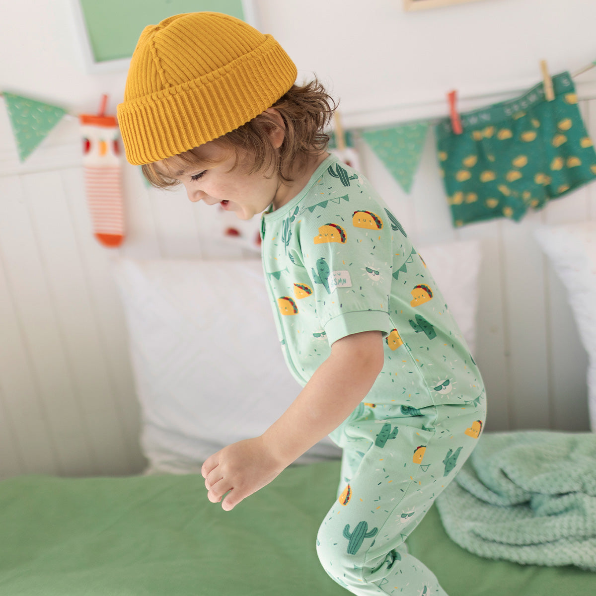 Pyjama une pièce vert à motifs fiesta, bébé