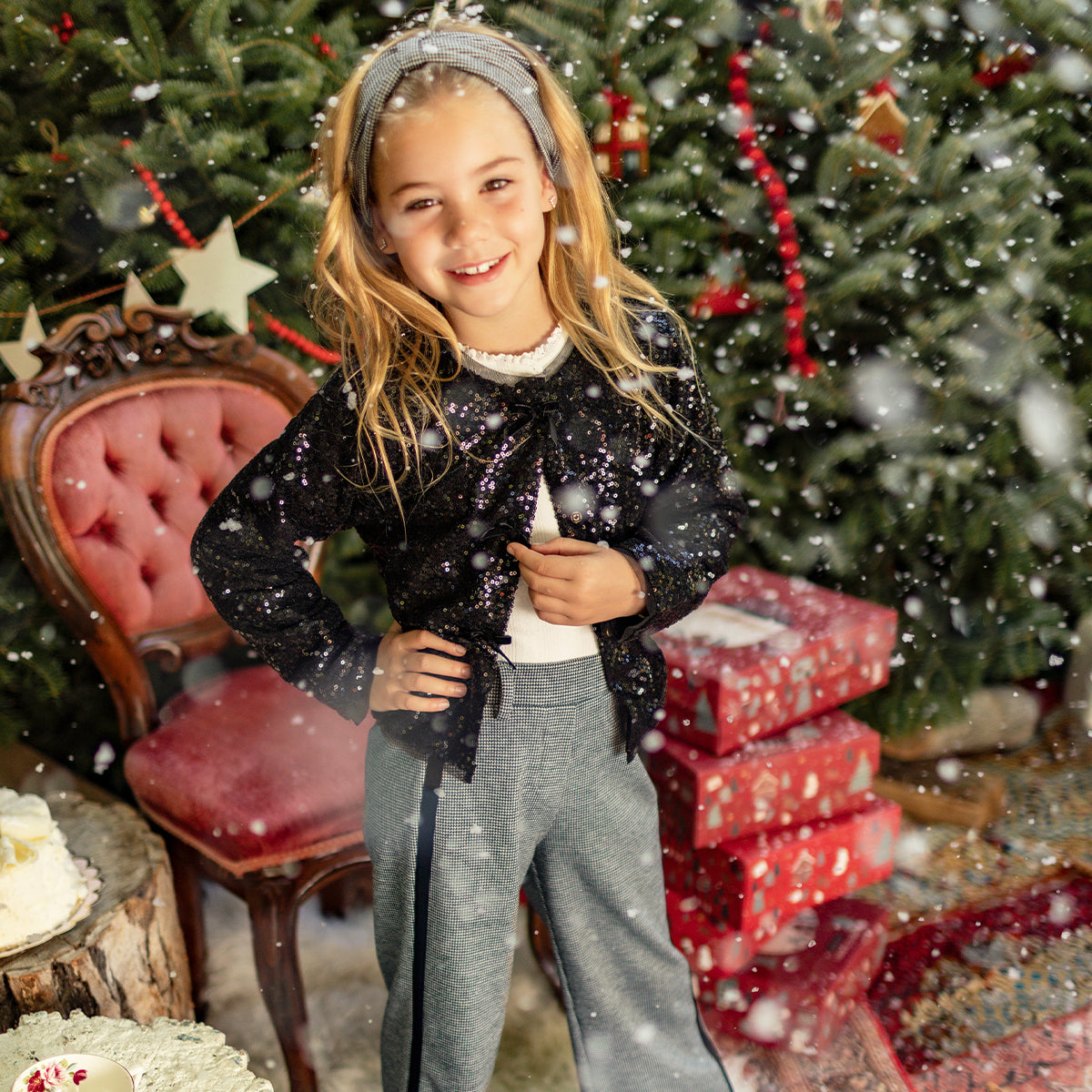 Photo d'un enfant portant le pantalon à motif pied-de-poule, enfant