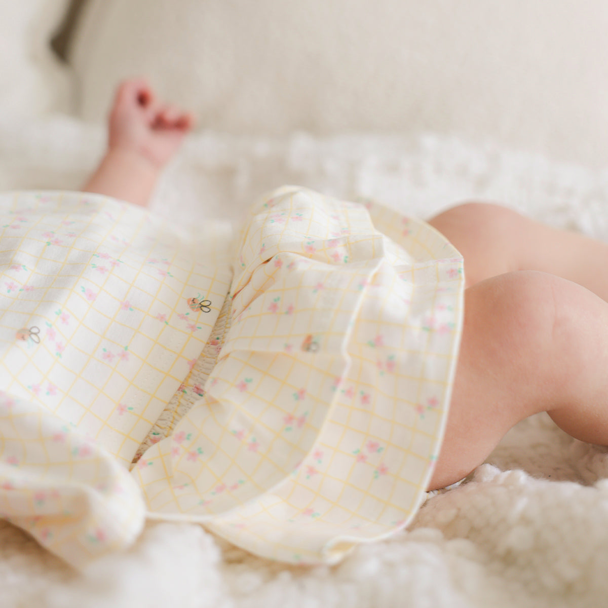 Two-piece cream set with checkered and floral pattern, newborn 