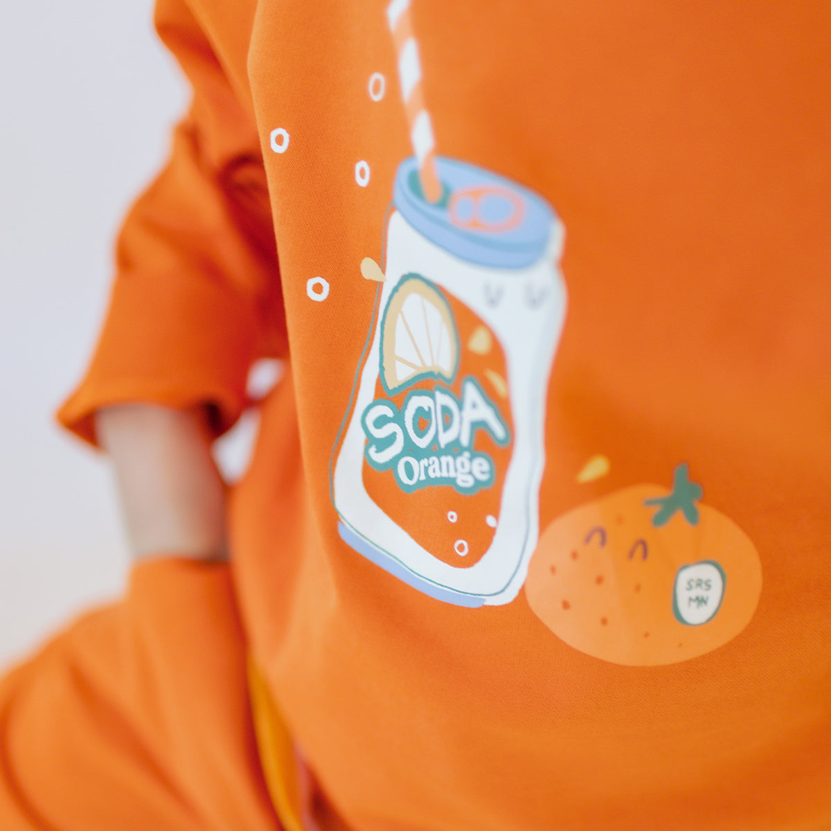 Chandail orange avec illustration, enfant