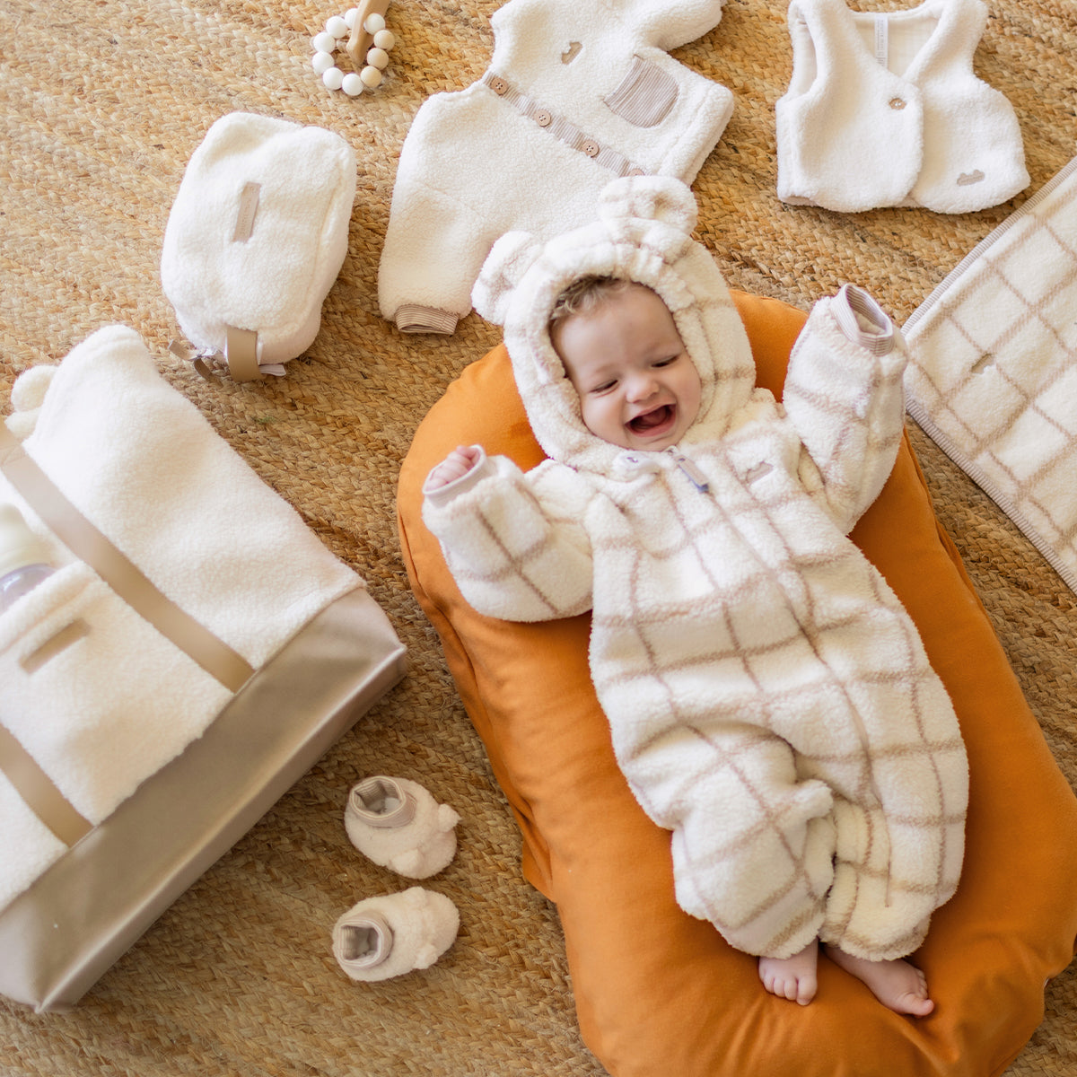 美品　babies スノーベイビーズ　 MINITURES Cream sherpa one piece, newborn | Souris Mini - Souris Mini