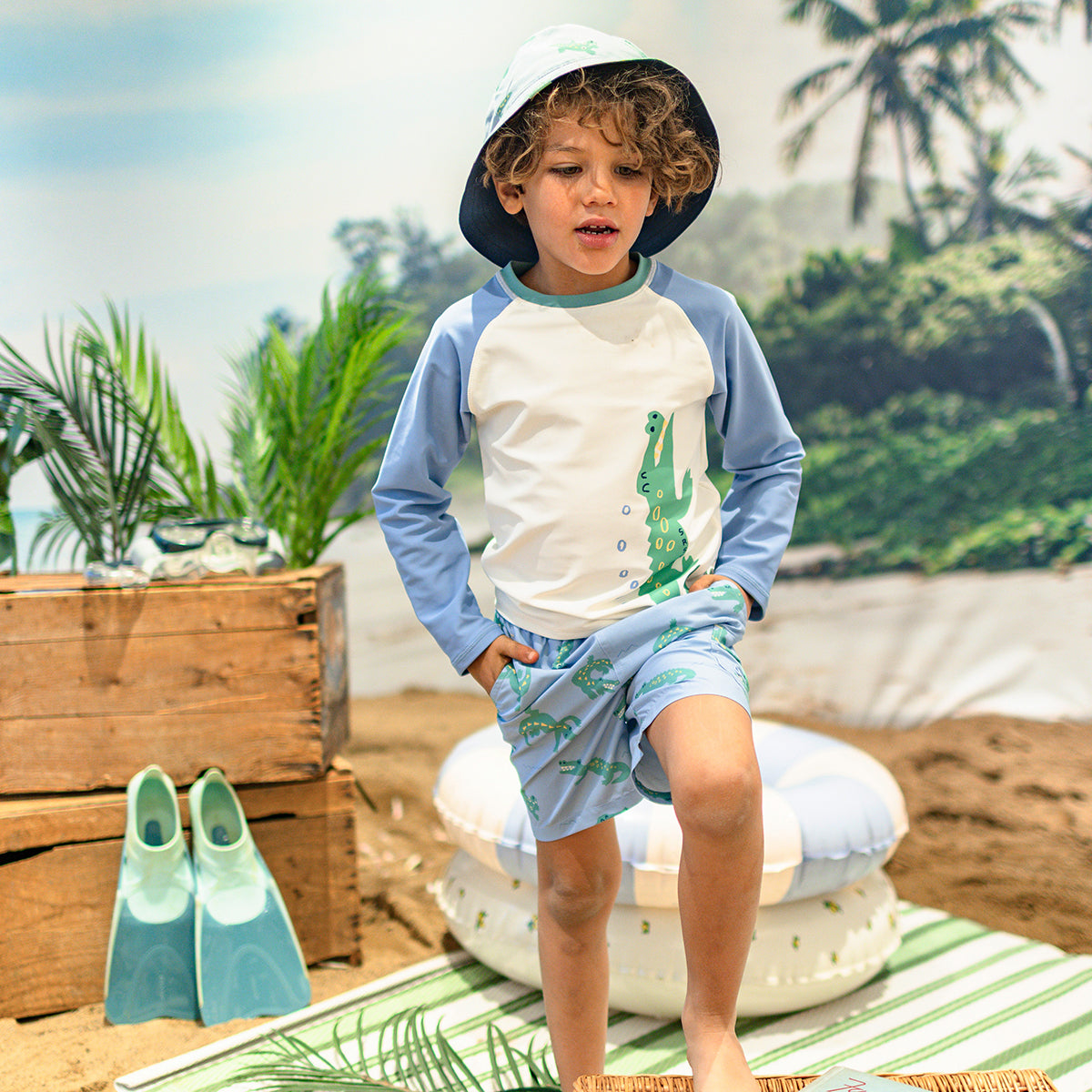 Chandail de bain bleu et crème avec crocodile, enfant