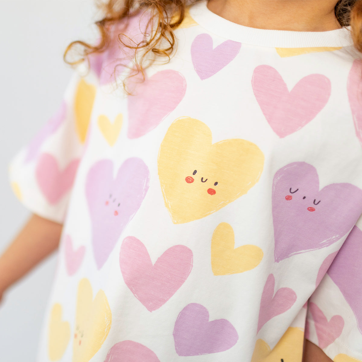 Cream T-shirt with heart pattern, child