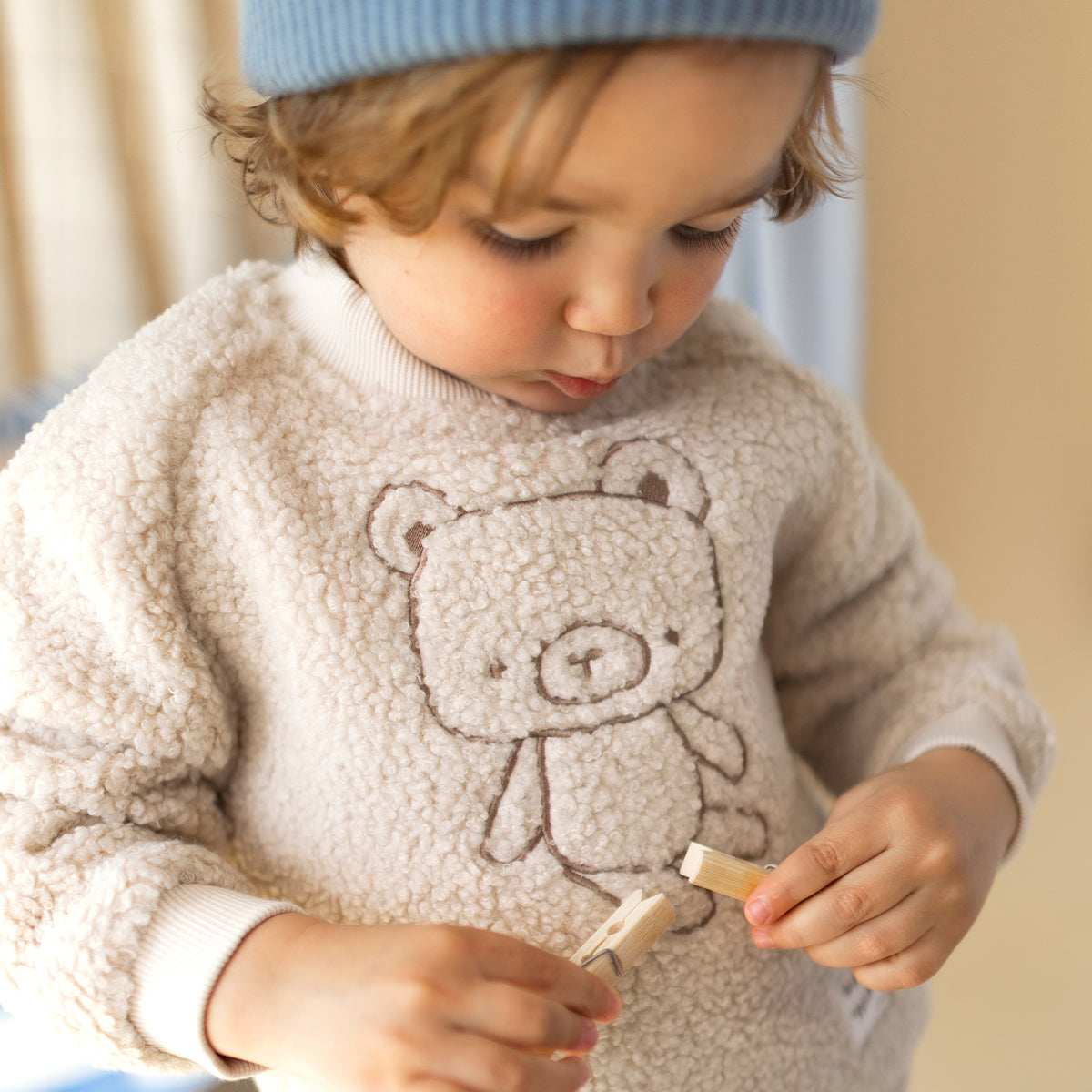Beige sherpa sweatshirt, baby