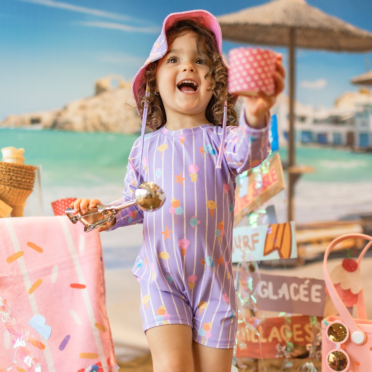 Maillot de bain une pièce mauve avec rayures et motifs, bébé