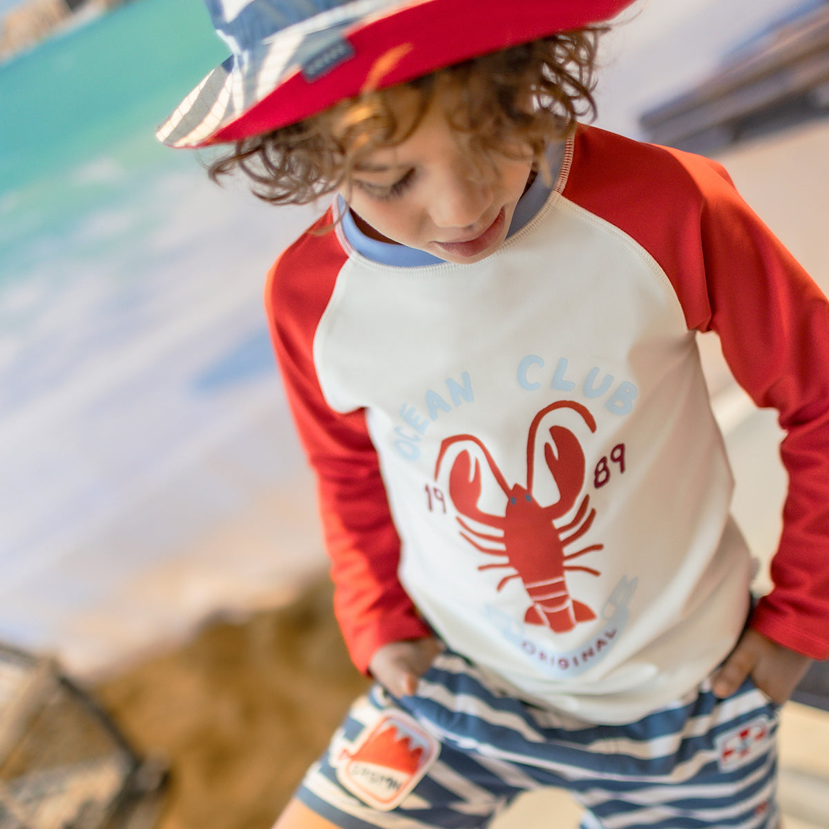 Chandail de bain rouge et crème avec homard, enfant