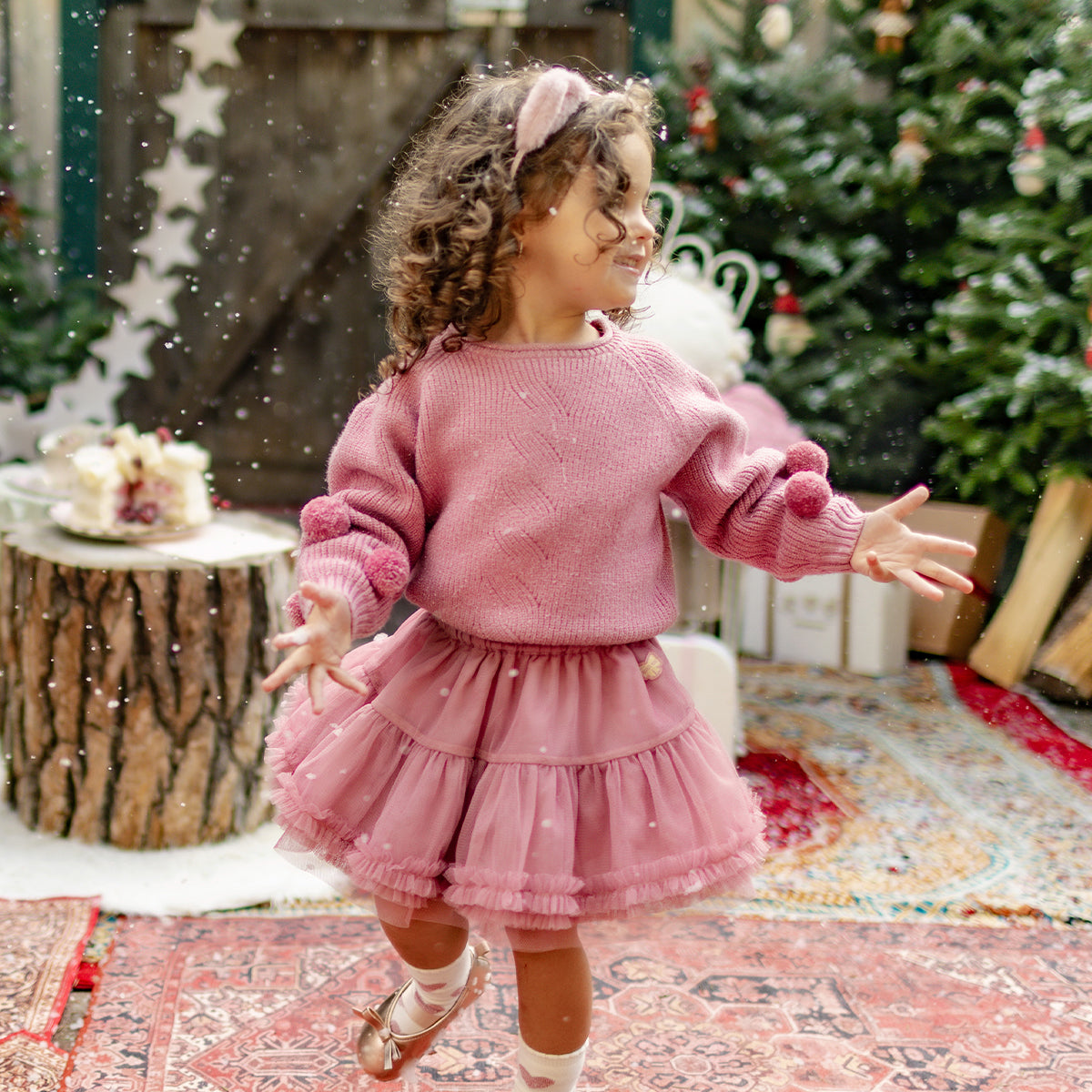 Photo d'un bébé portant la jupe rose en tulle souple, bébé