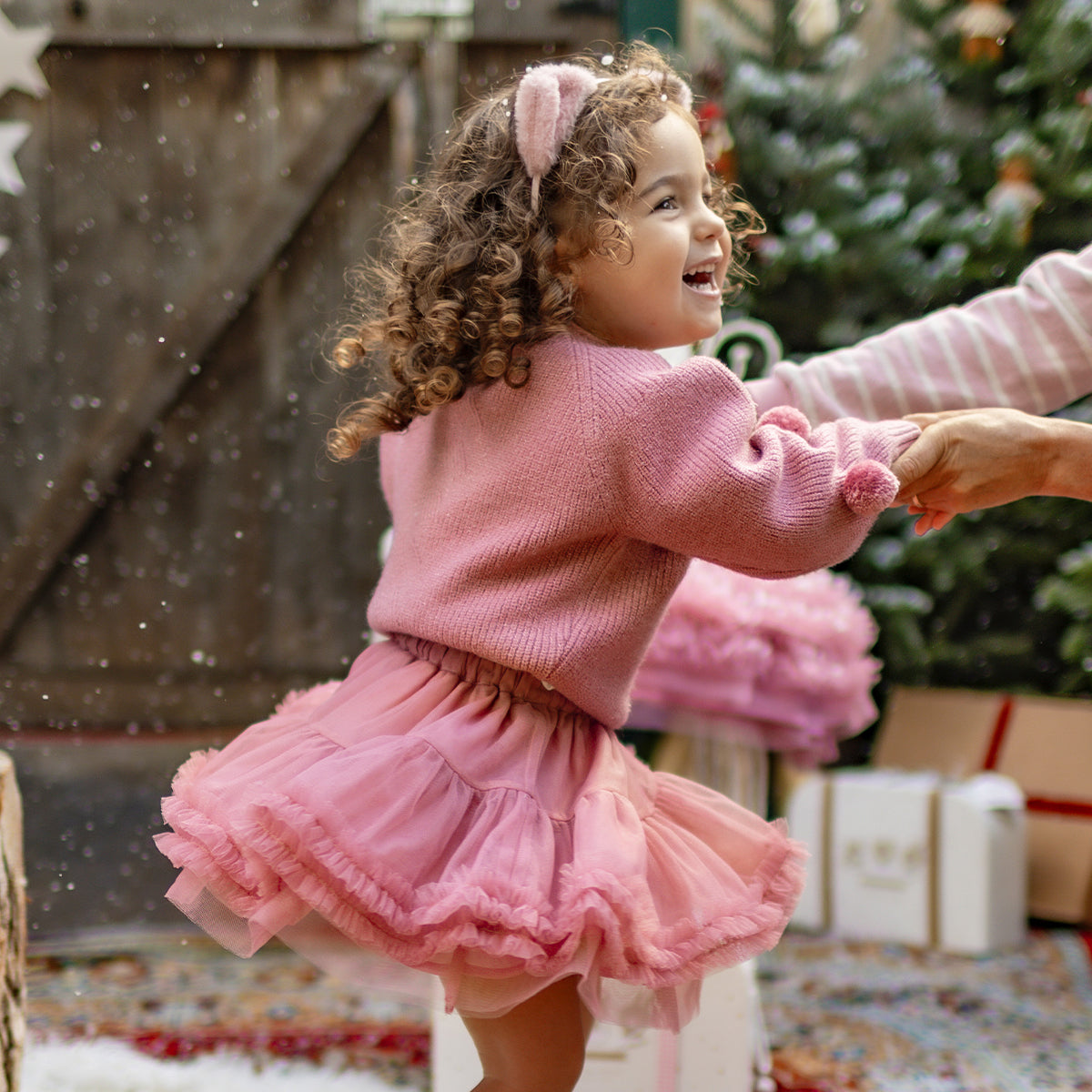 Photo d'un bébé portant la jupe rose en tulle souple, bébé