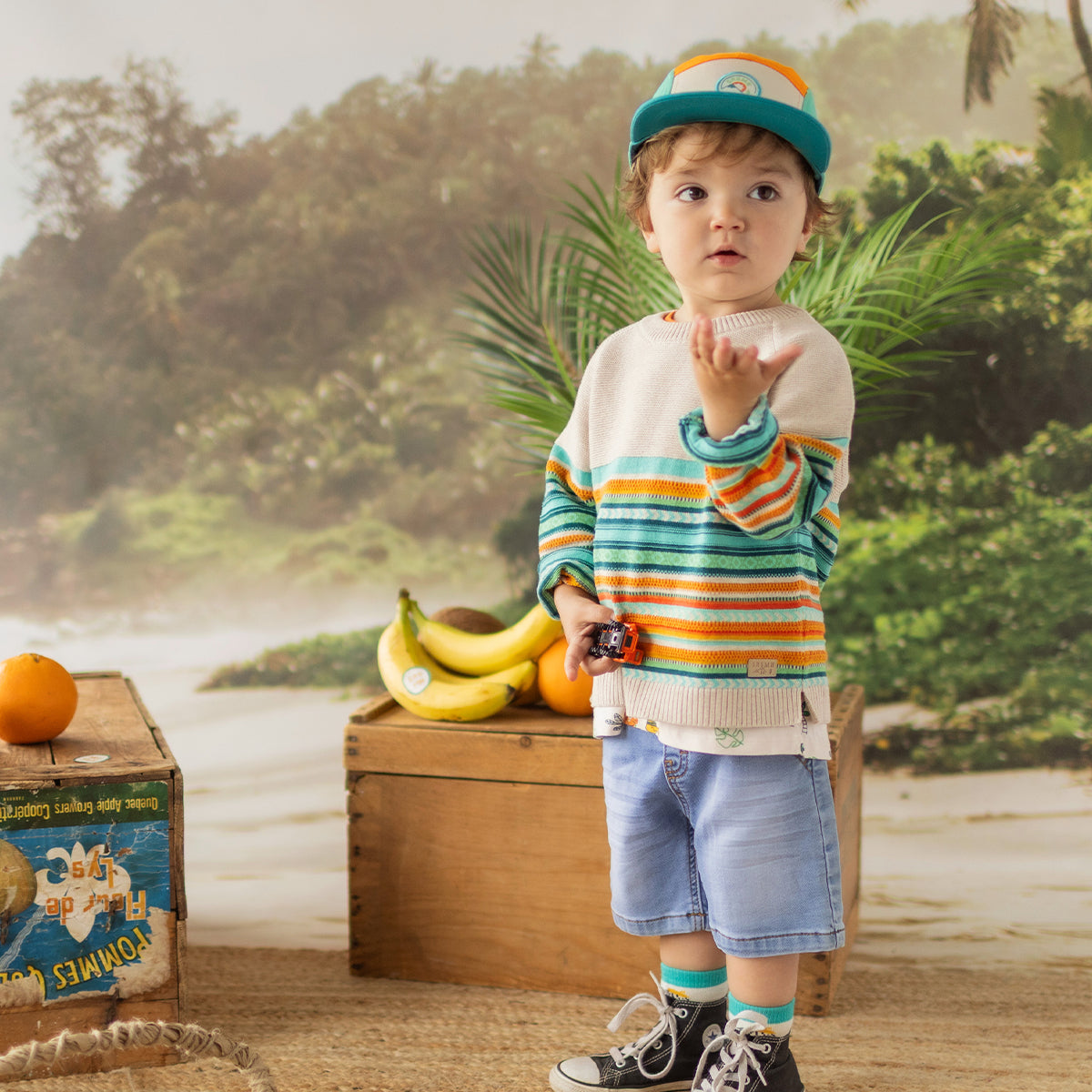 Chandail beige en tricot avec rayures colorées, bébé