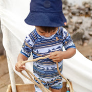 Chapeau de soleil marine réversible à motif de voiliers, bébé || Navy reversible bucket hat with sailboat print, baby
