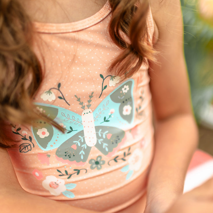 Maillot de bain une-pièce pêche avec une illustration de papillon, enfant || Peach one piece swimsuit with an illustration of butterfly, child