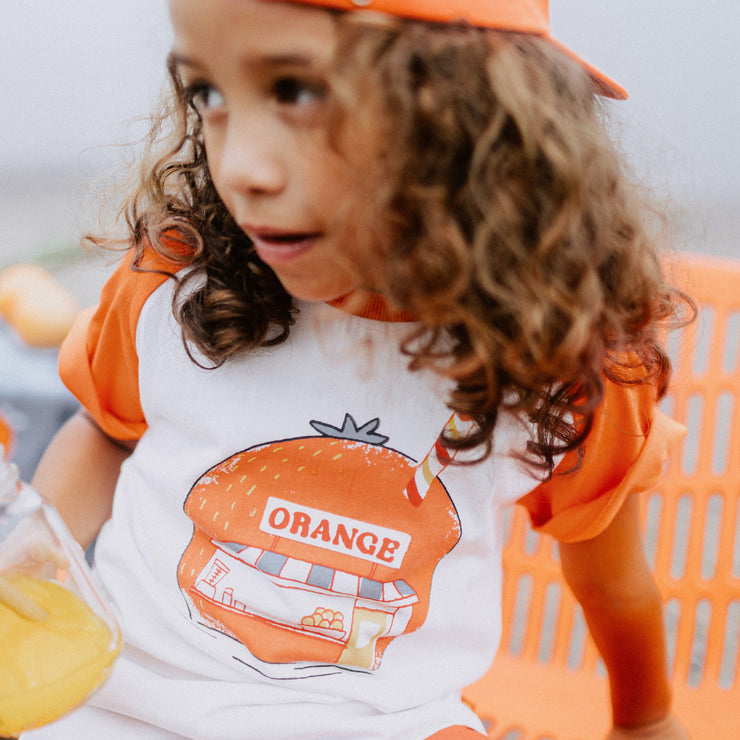 T-shirt à manches courtes crème et orange avec illustration, enfant || Cream and orange short sleeves t-shirt with print, child