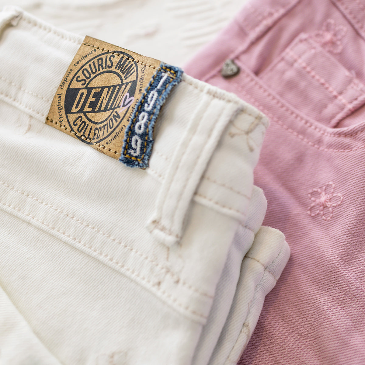 Short crème en denim avec broderies de papillons, enfant