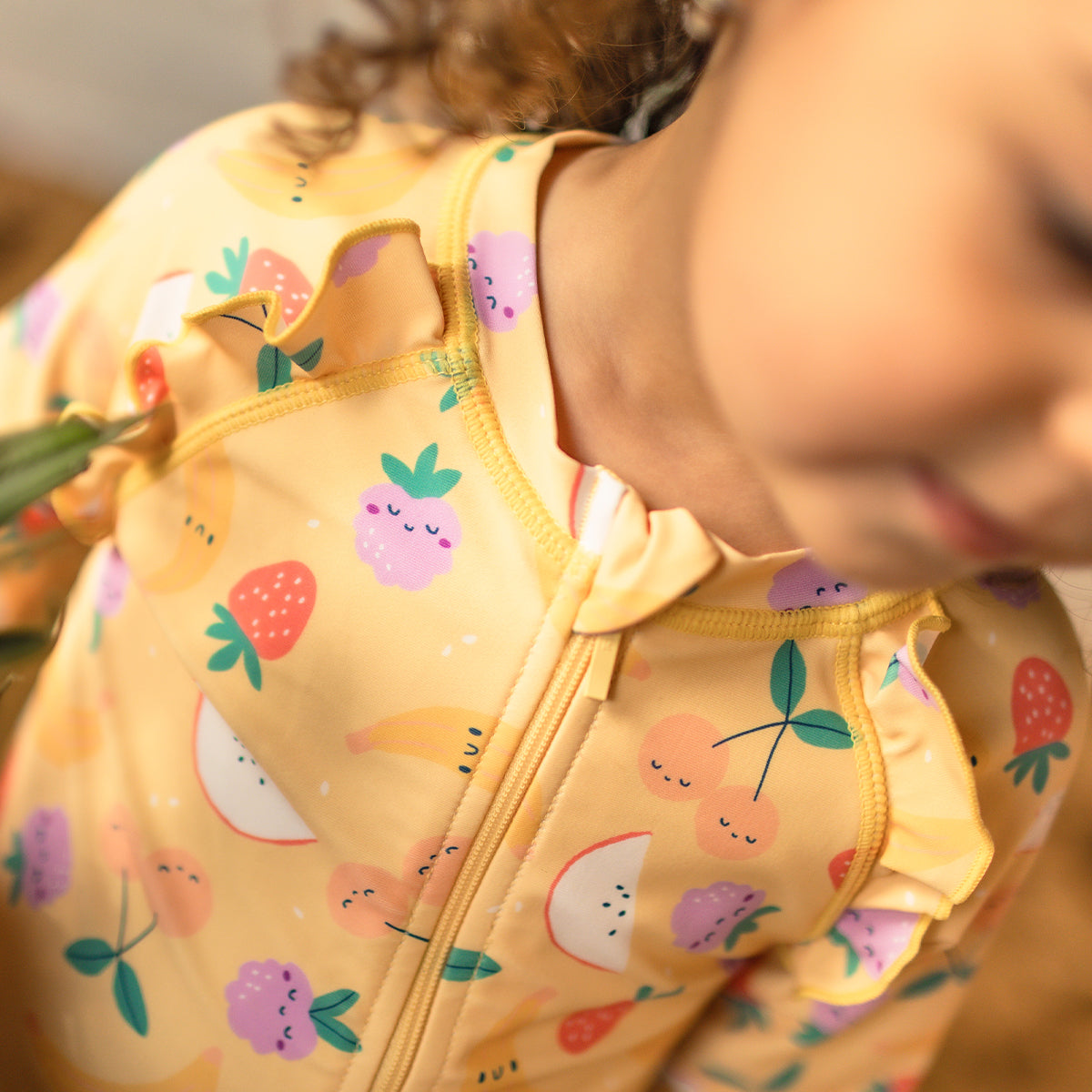 Maillot de bain une pièce jaune à motifs fruités, bébé