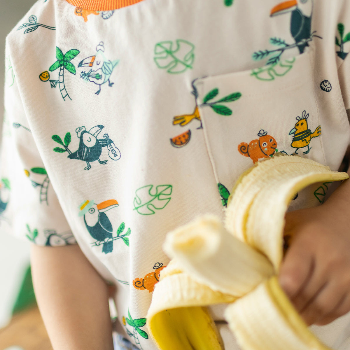 T-shirt beige à motifs d’oiseaux tropicaux, bébé