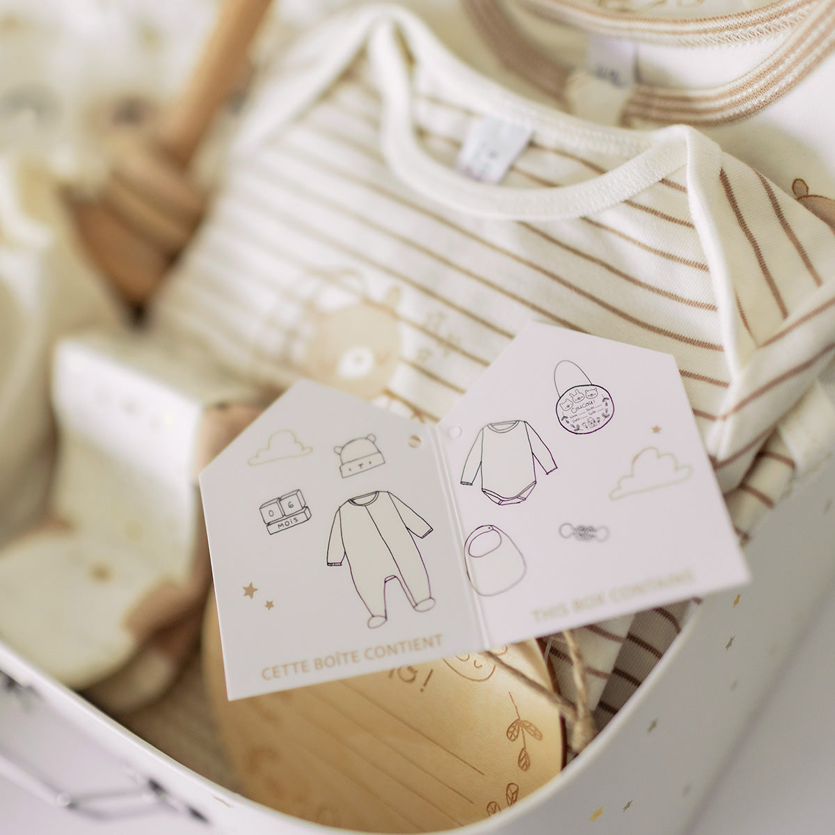 Détails du coffret cadeau crème et beige « Le Classique » (8 pièces), naissance