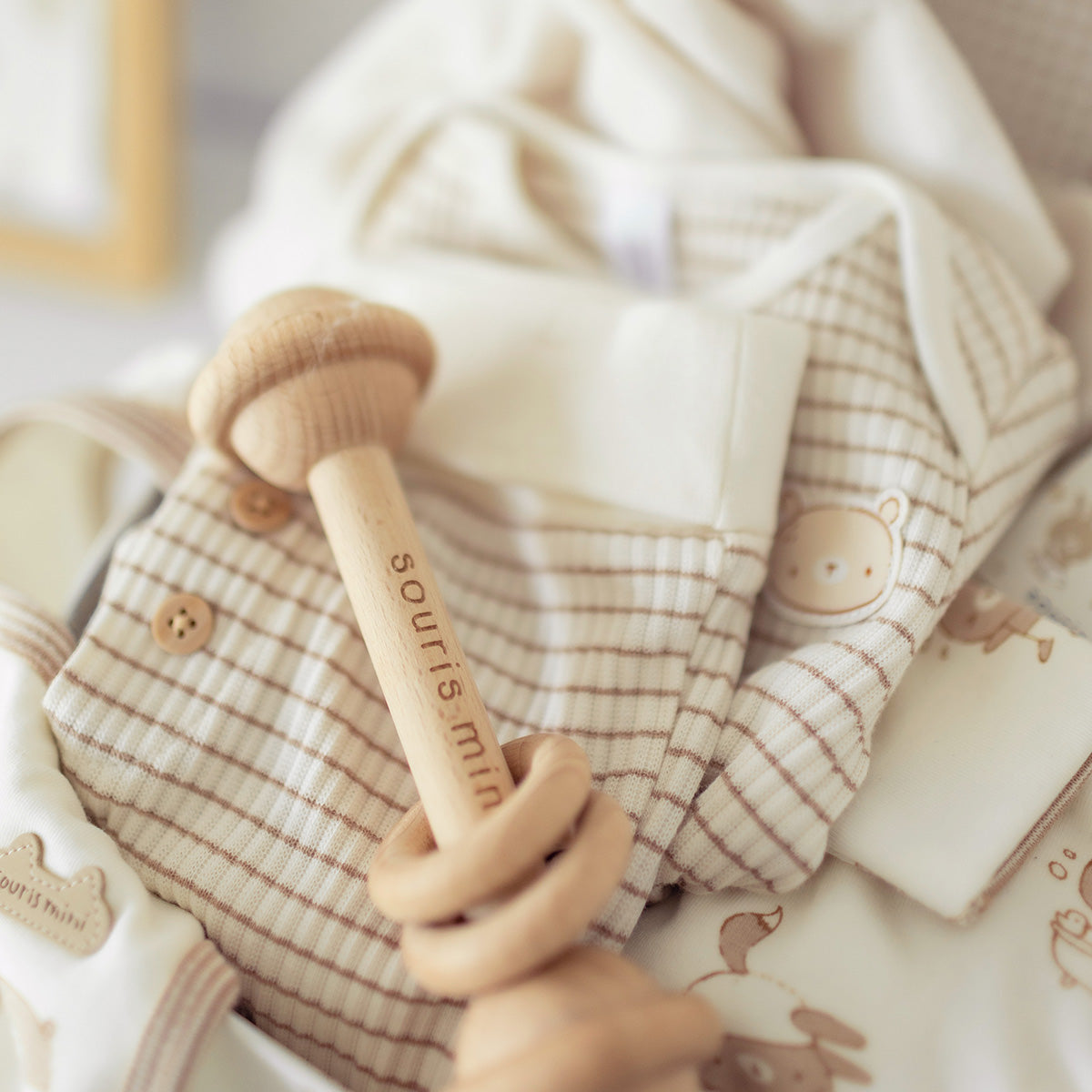 Cream and beige “The Signature” gift set (11 pieces), newborn