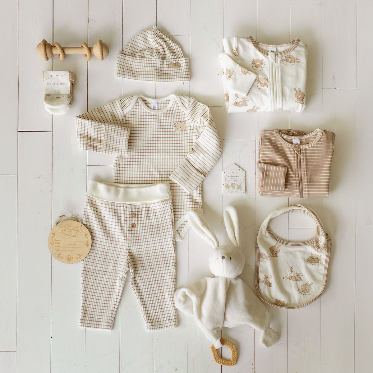 Présentation des 11 articles du coffret cadeau crème et beige « Le Signature » (11 pièces), naissance