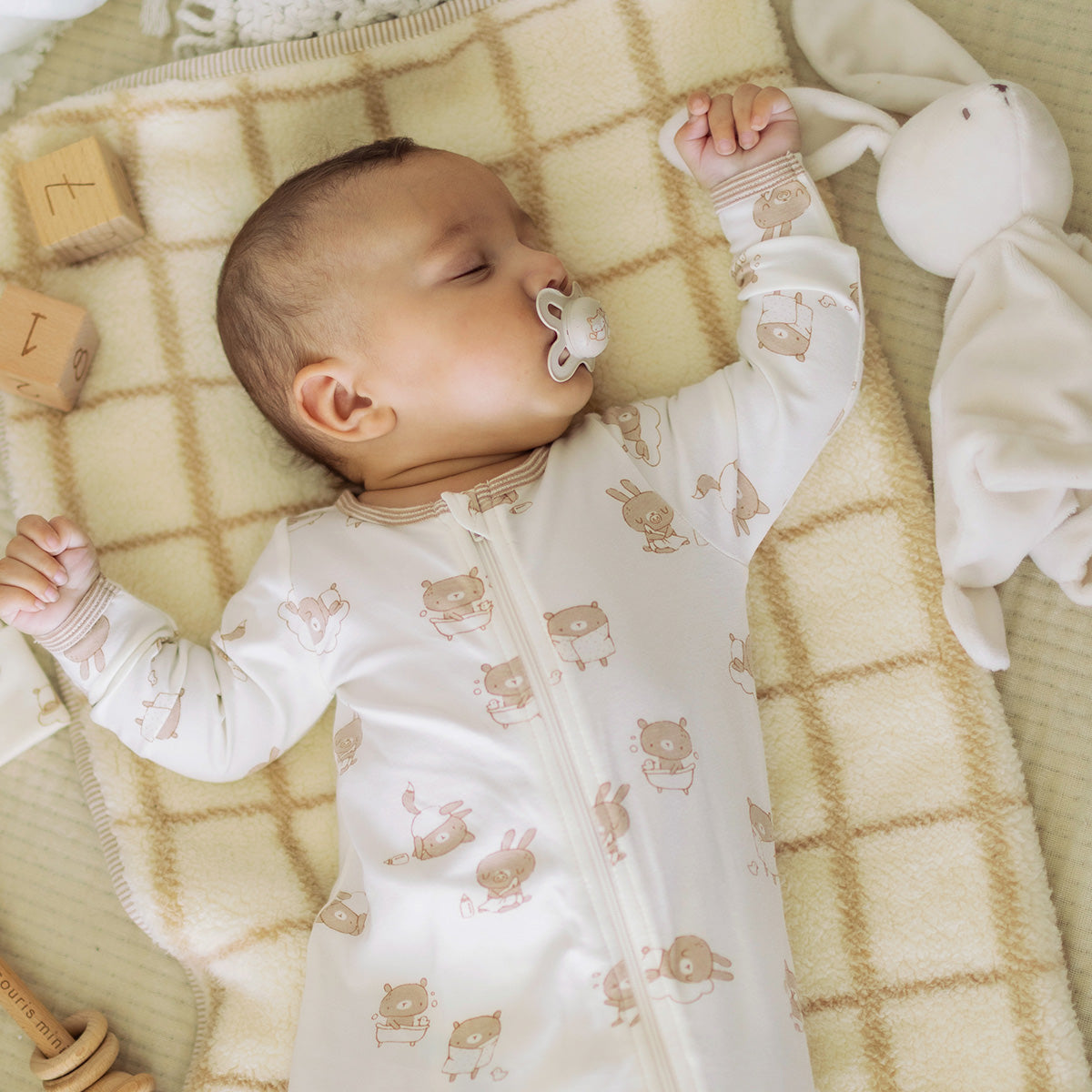 Cream and beige “The Signature” gift set (11 pieces), newborn