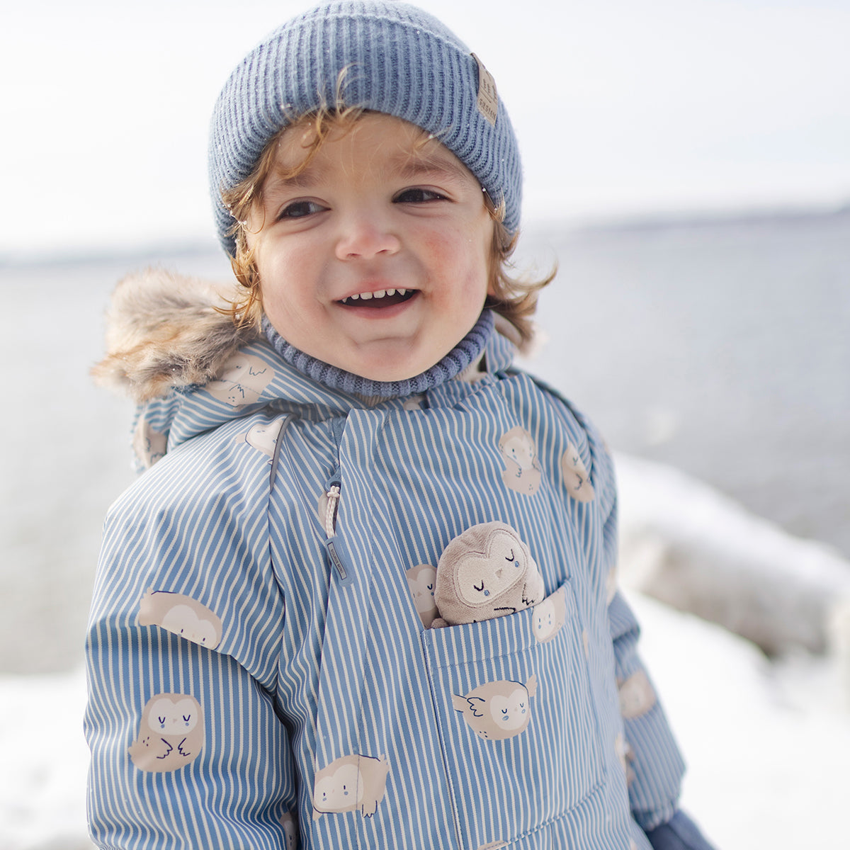Habit de neige une pièce bleu à rayures avec imprimé, bébé