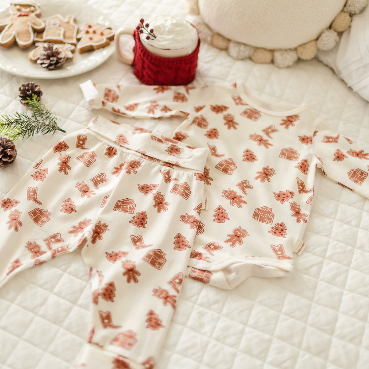 Cream evolutive pants with gingerbread all over print, baby