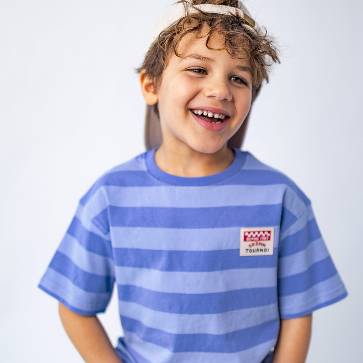 T-shirt bleu à rayures, enfant