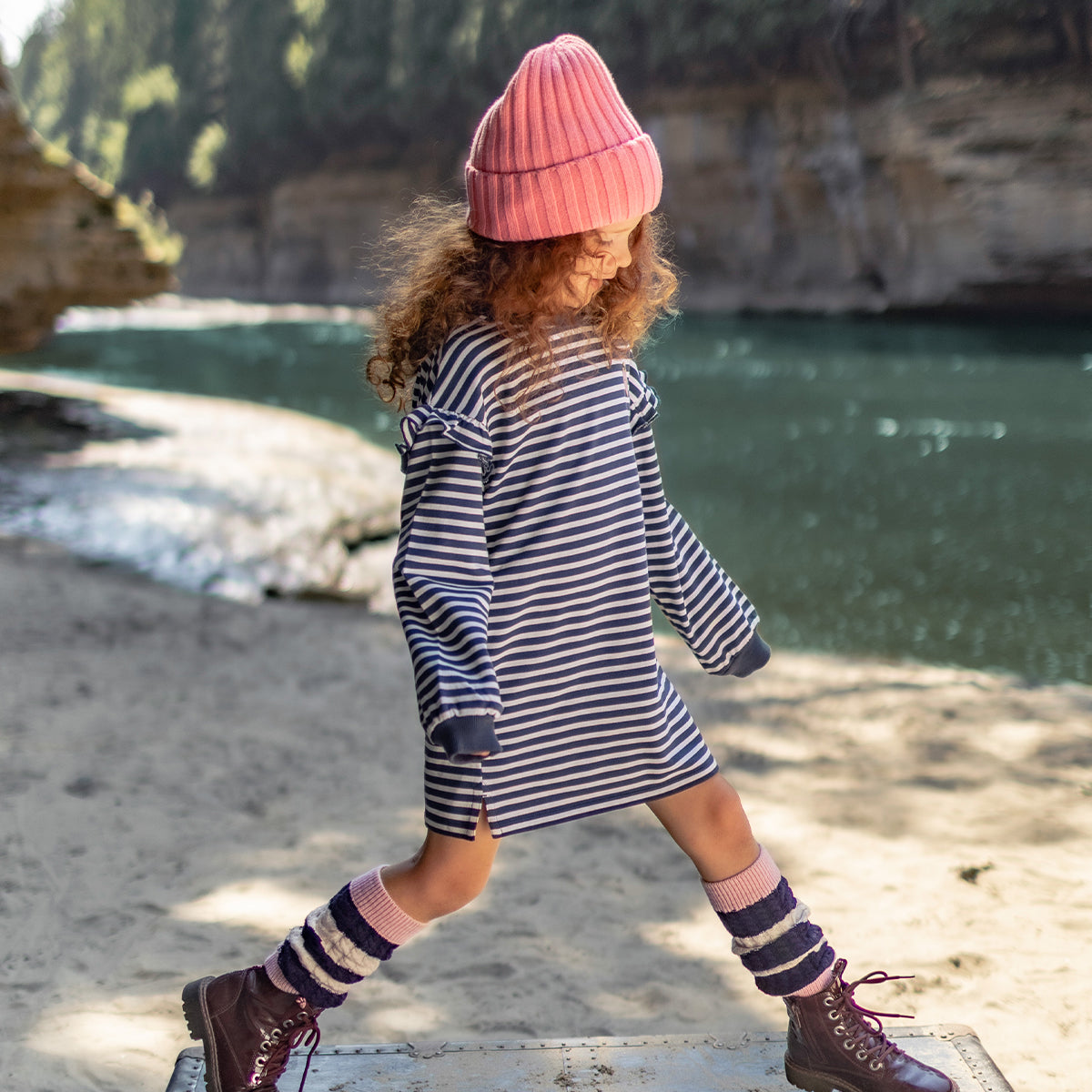 Robe rayée bleu foncé et crème, enfant