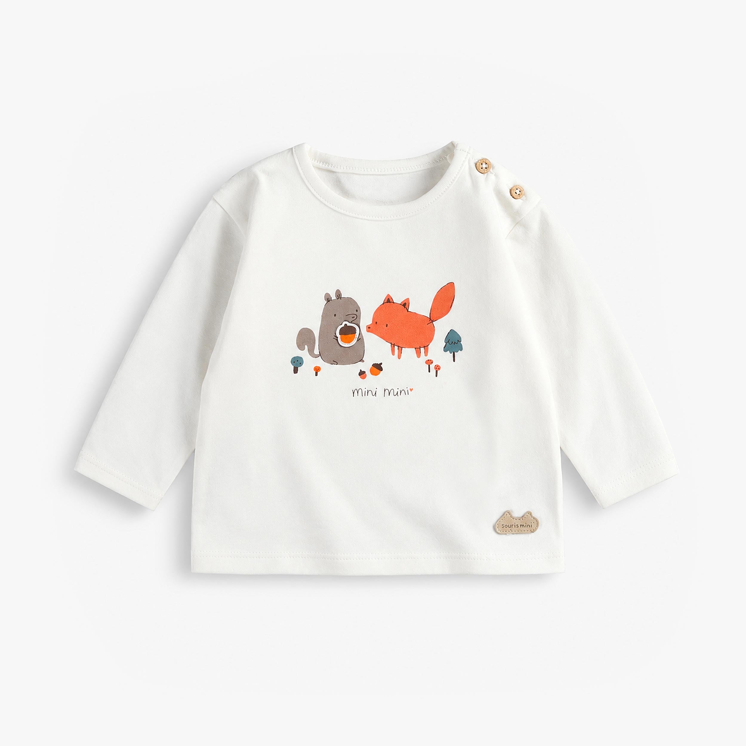 Chandail blanc a manches longues pour bebe garcon avec boutons decoratifs a l'epaule et illustration d'un renard et d'un raton laveur sur le devant. - Souris Mini