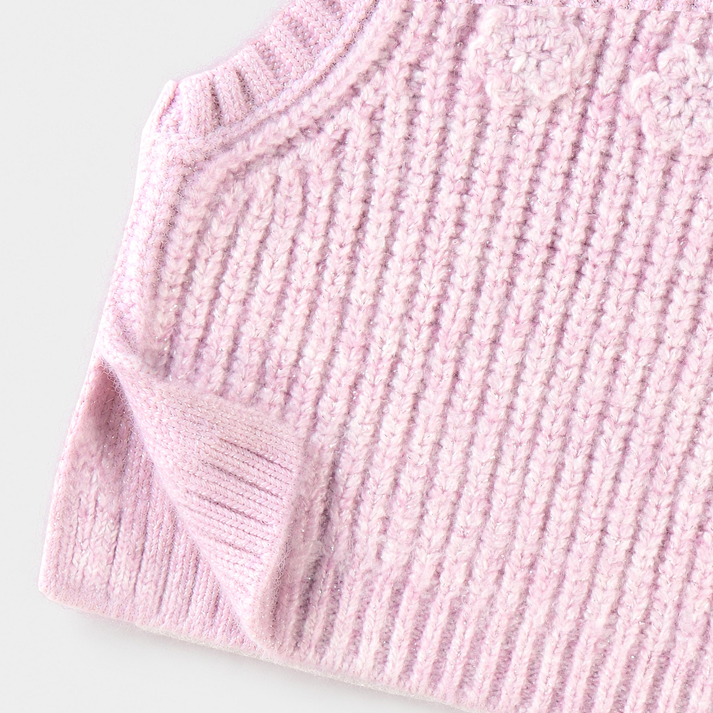 Débardeur en tricot côtelé rose pour fille avec détails floraux appliqués et fini scintillant. Doux, confortable et facile à superposer.