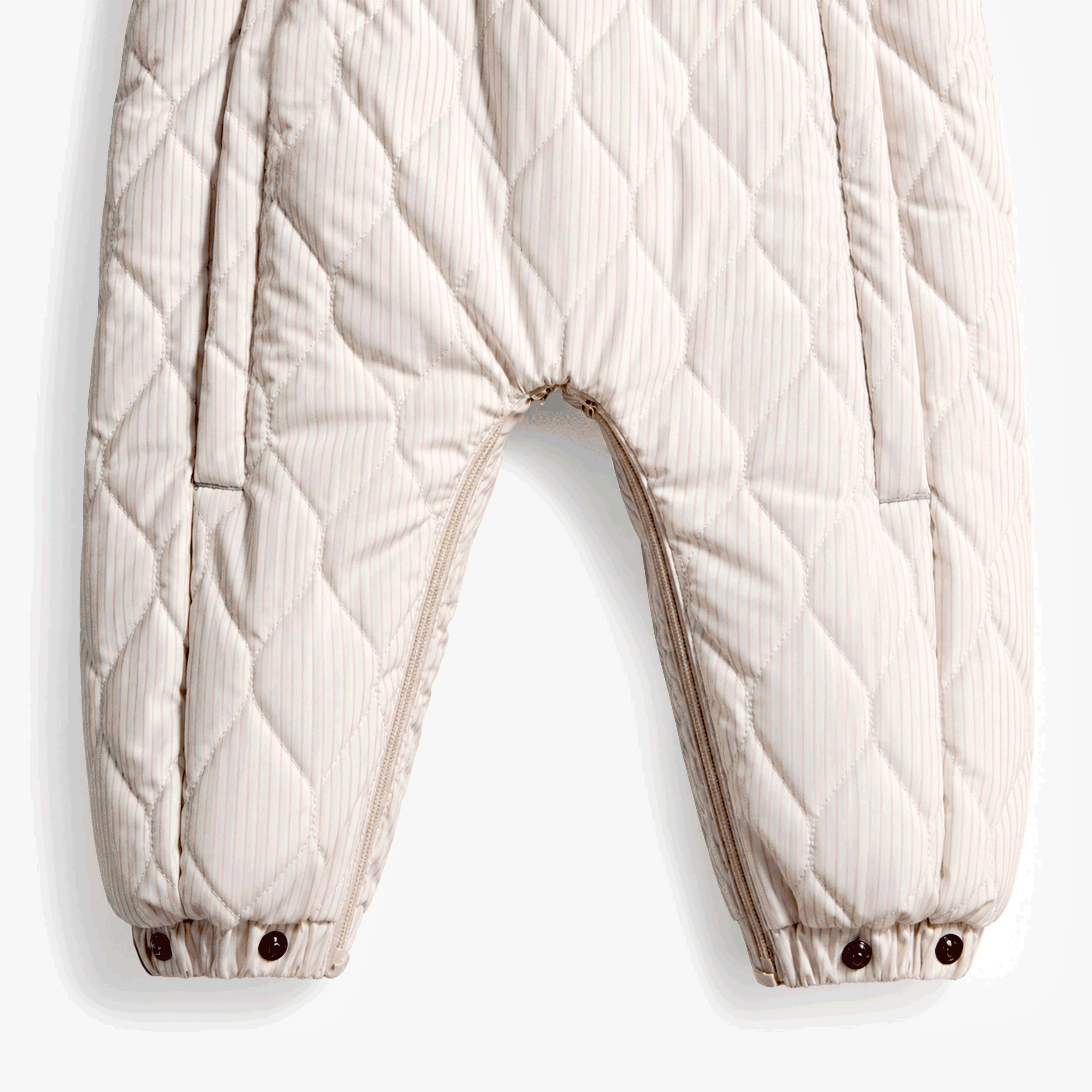 Détail de la double ouverture de l'habit de neige beige pour bébé Souris Mini