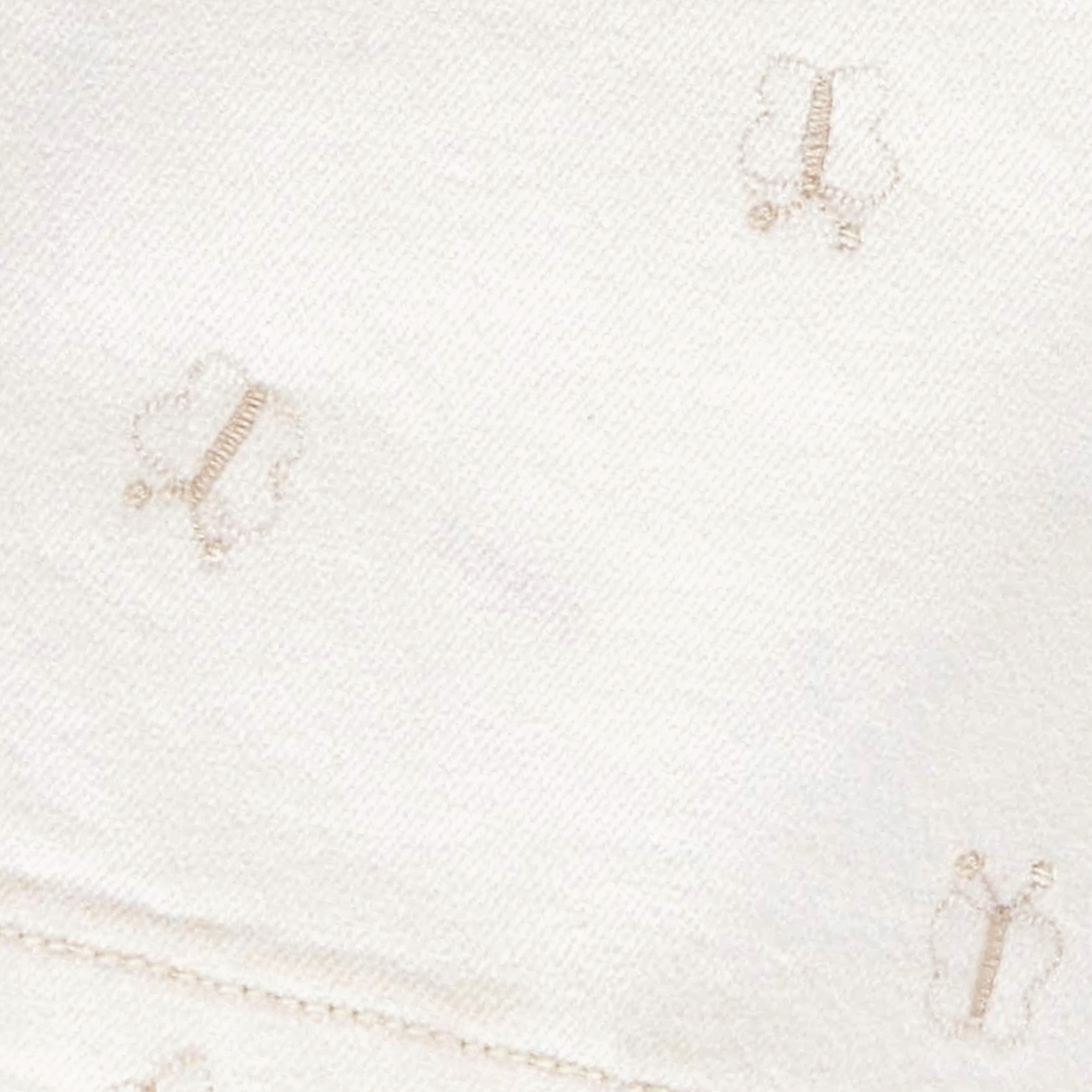 Zoom détails du short crème en denim avec broderies de papillons, enfant 