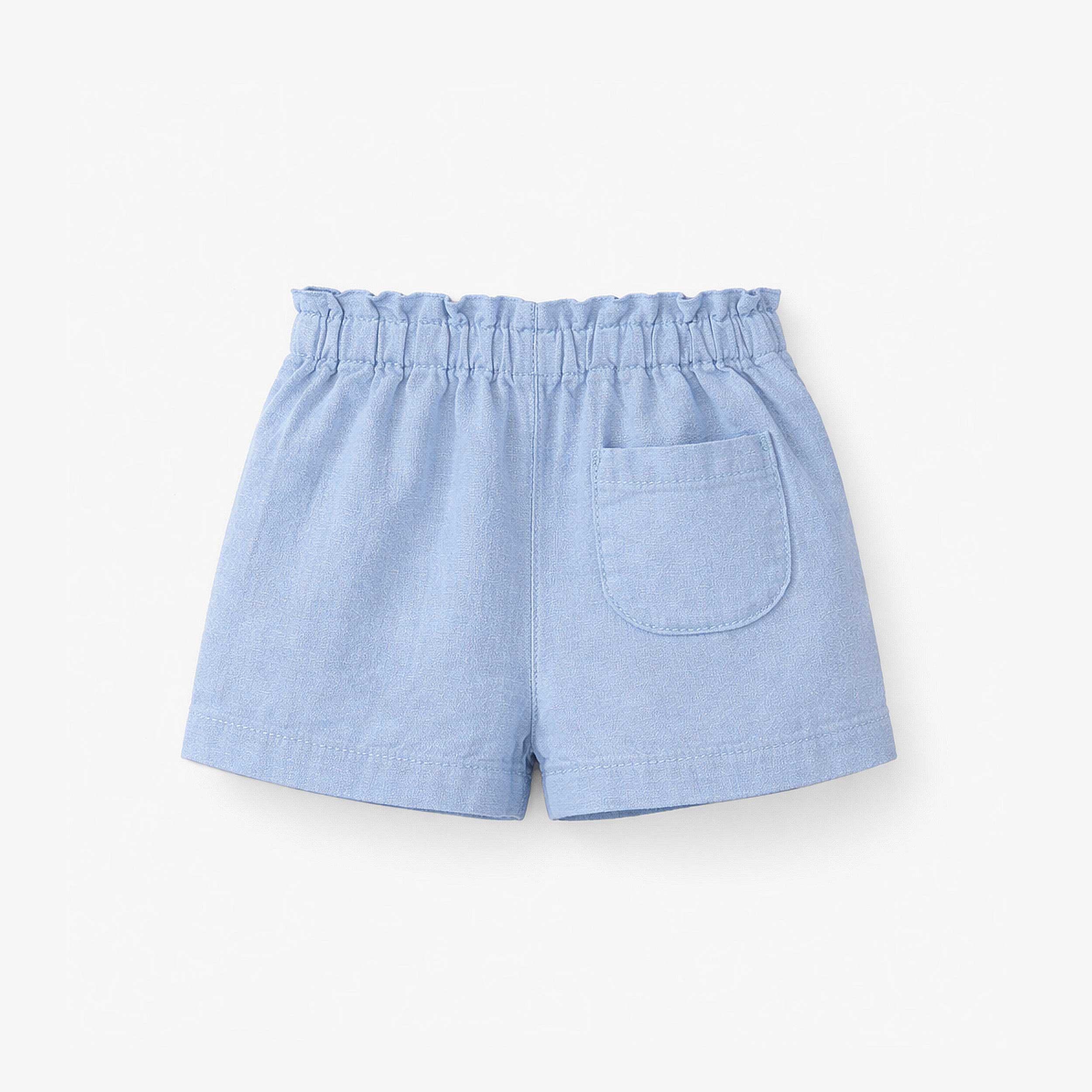 Dos du zoom détails du short bleu en coton et lin, bébé