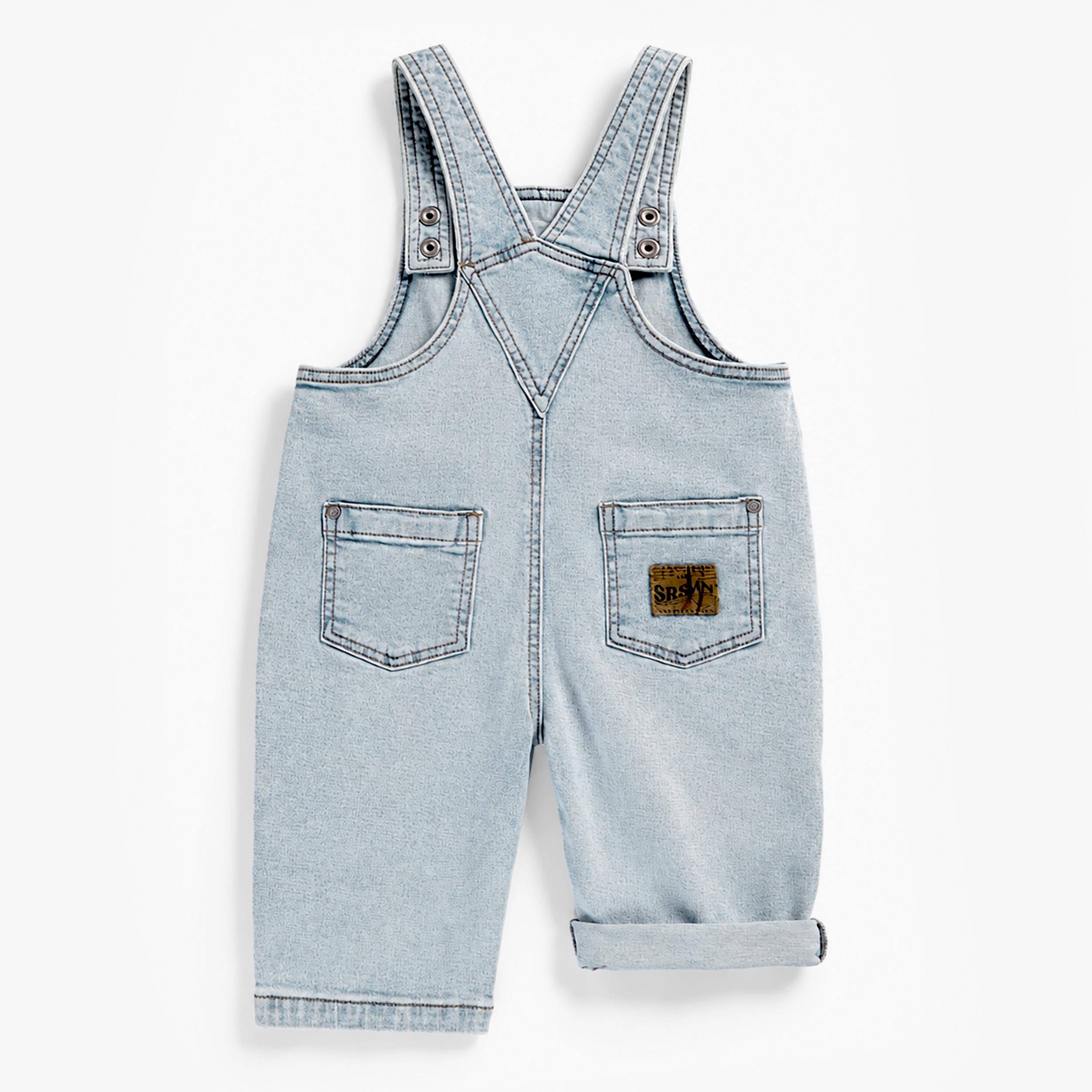 Dos de la salopette en denim bleu pâle, bébé