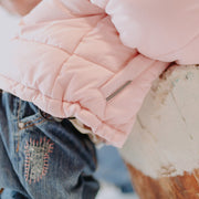 Manteau doudoune rose pâle à col montant en nylon, bébé || High collar light pink puffer coat in nylon, baby