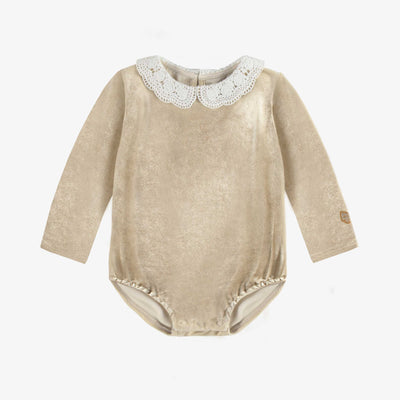 Body à manches longues champagne avec col Claudine en velours, bébé || Long-sleeved champagne bodysuit with a Claudine collar in velvet, baby