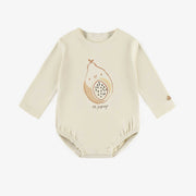 Cache-couche beige à manches longues en coton biologique, naissance || Beige long-sleeved bodysuit in organic cotton, newborn