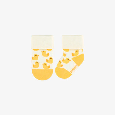 Chaussettes extensibles crème avec canards jaunes, naissance || Cream stretch socks with yellow ducks, newborn
