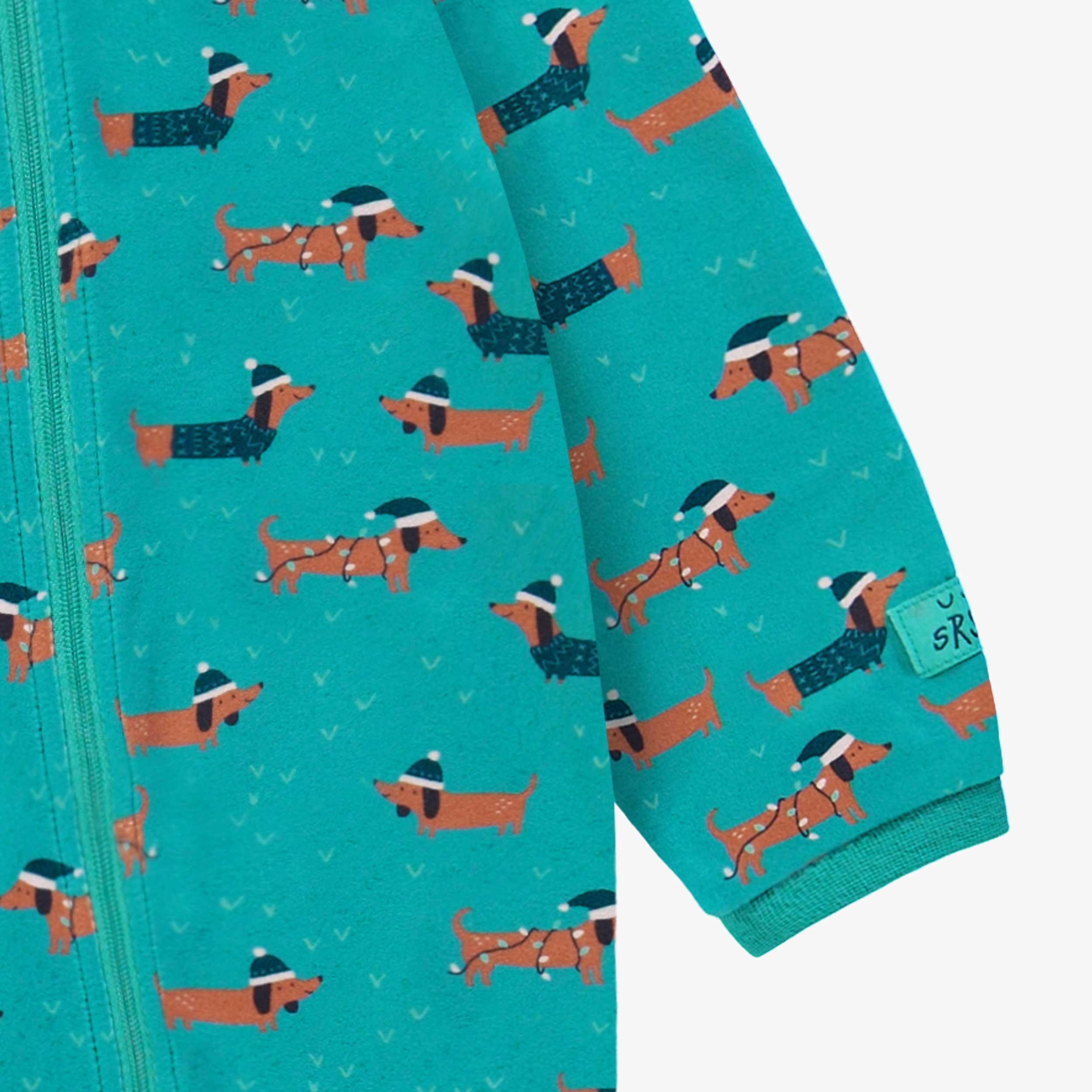 Zoom détails du pyjama une pièce turquoise à motifs de chiens, bébé
