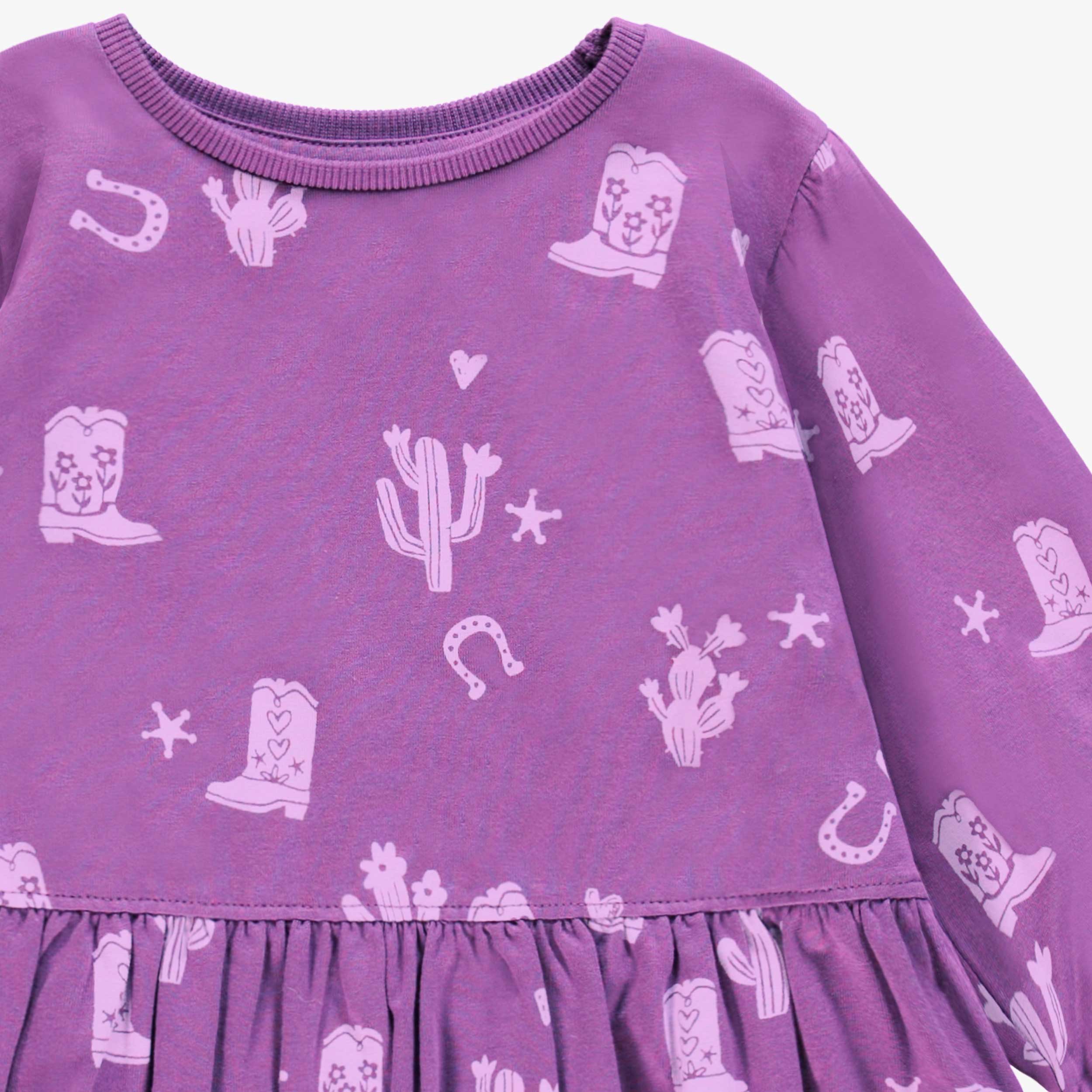 Détails du robe mauve à motifs western, bébé