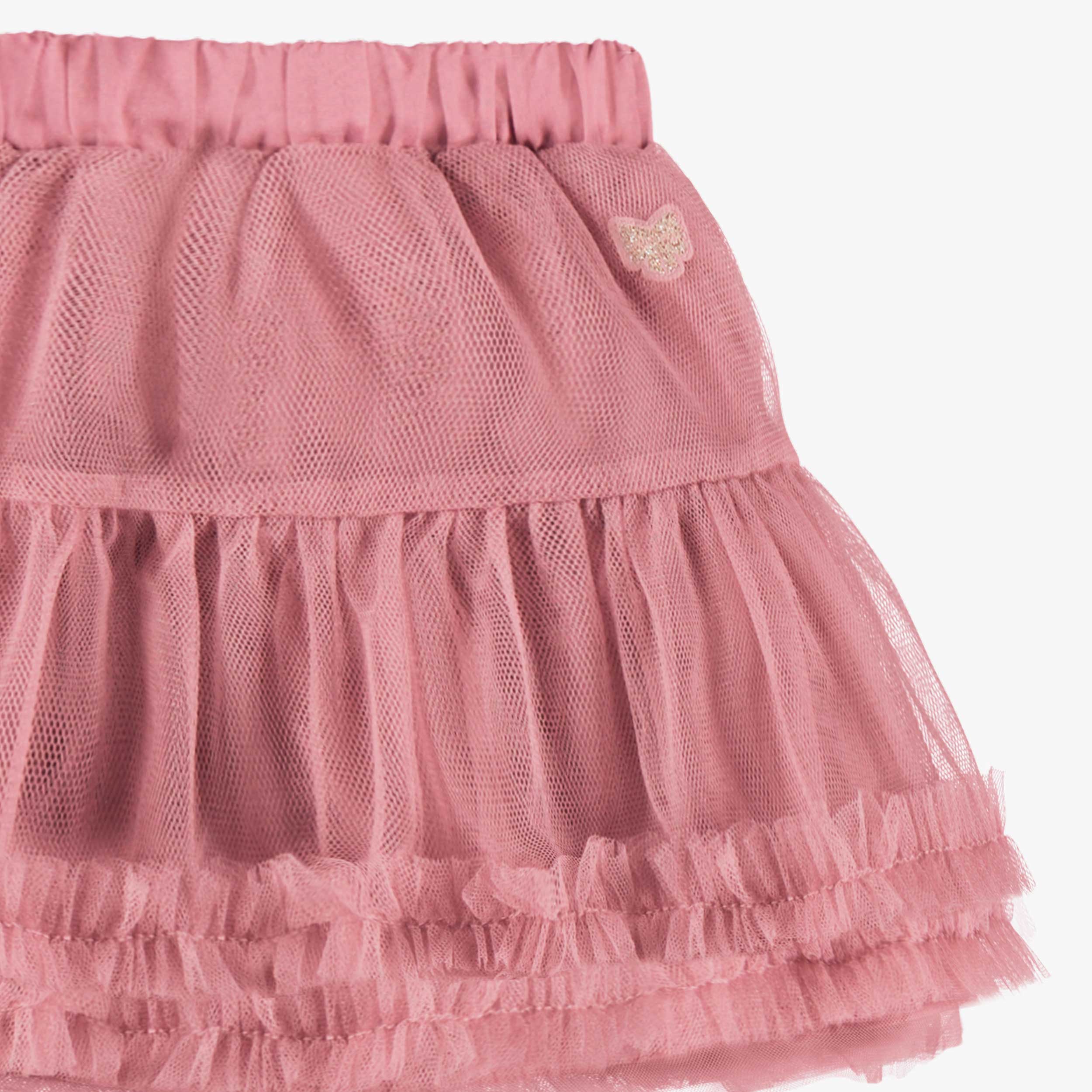 Zoom détails de la jupe rose en tulle souple, bébé