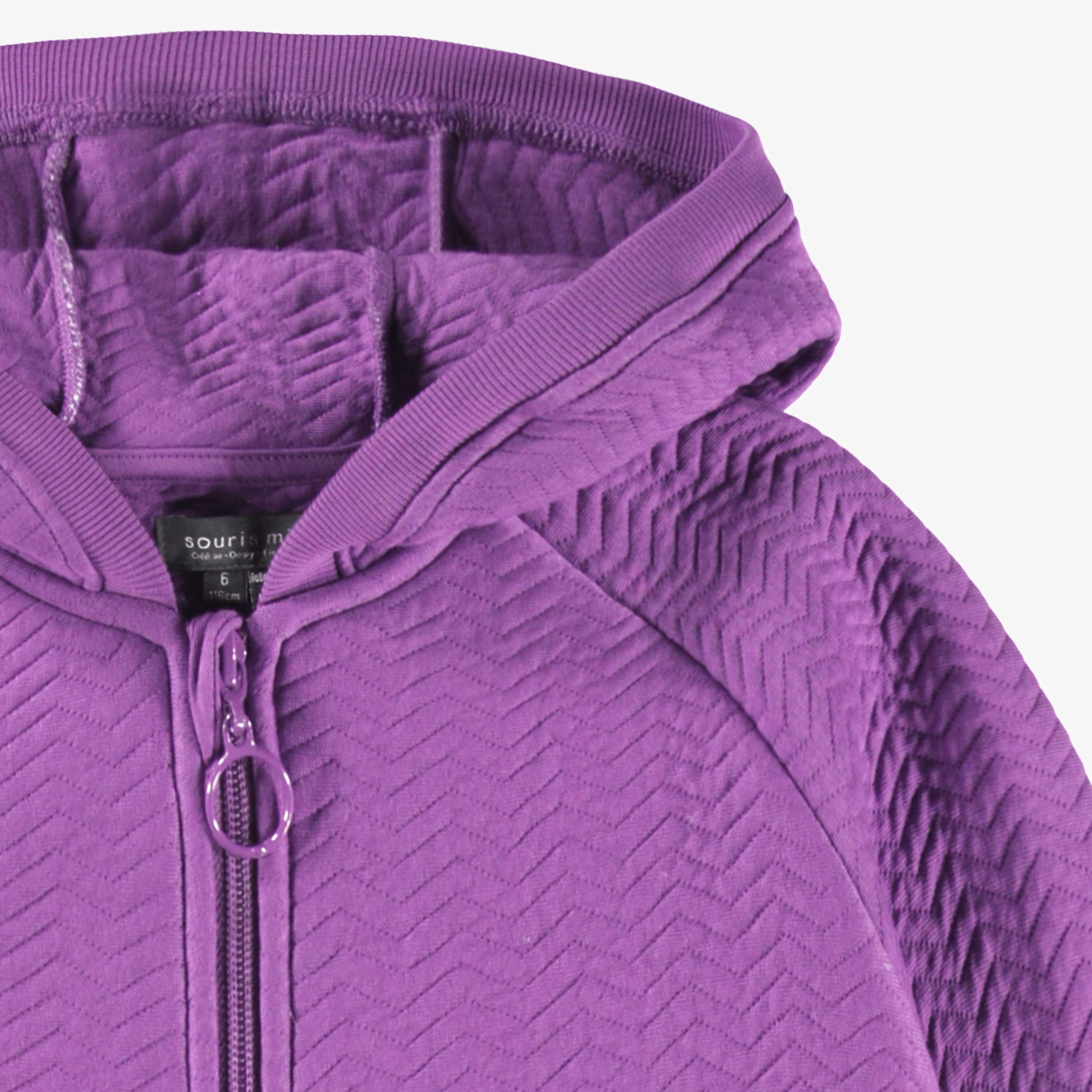 Zoom détails de la veste mauve à capuchon, enfant