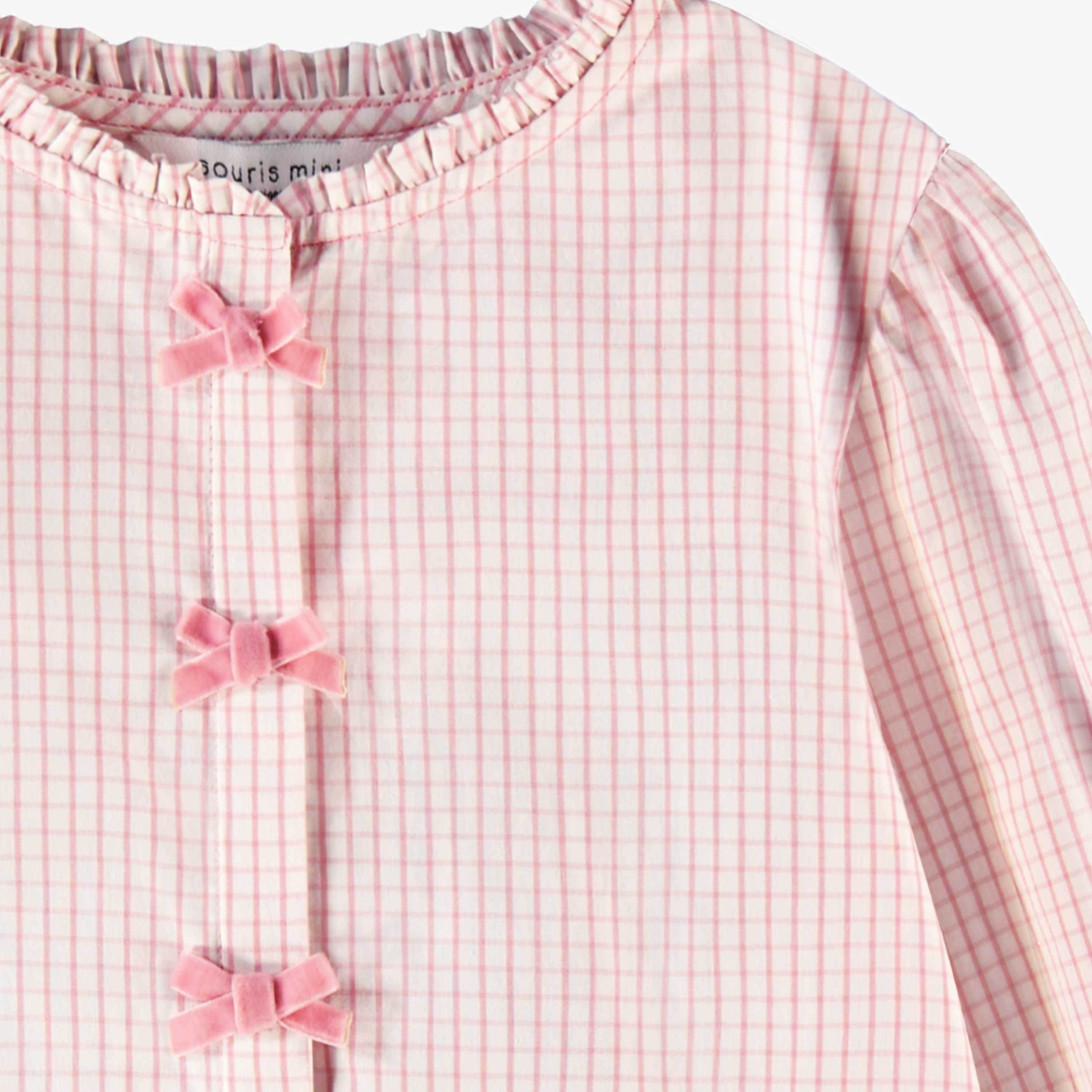 Zoom détails de la blouse blanc et rose à carreaux vichy, enfant