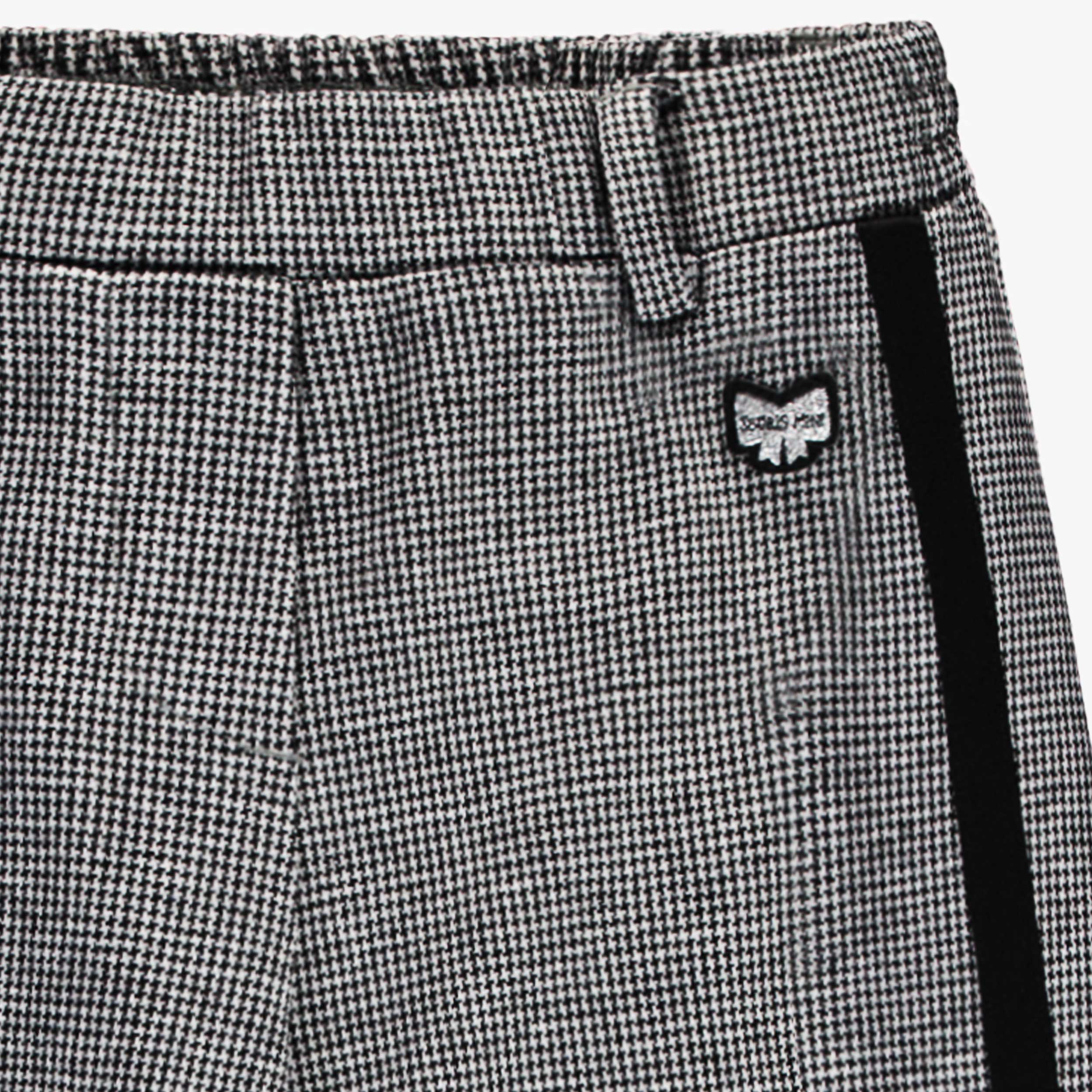 Zoom détails du pantalon à motif pied-de-poule, enfant