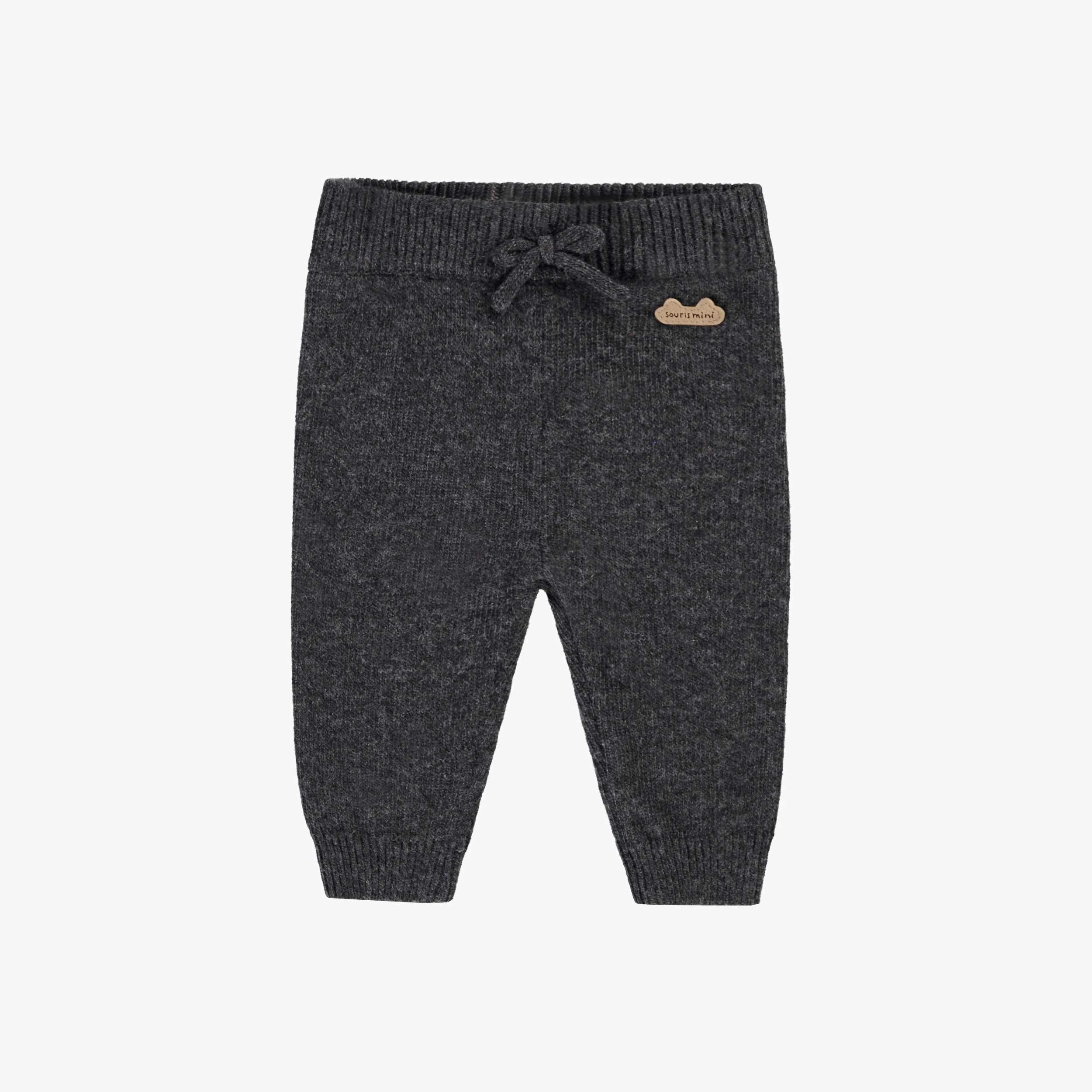 Pantalon gris en tricot, naissance