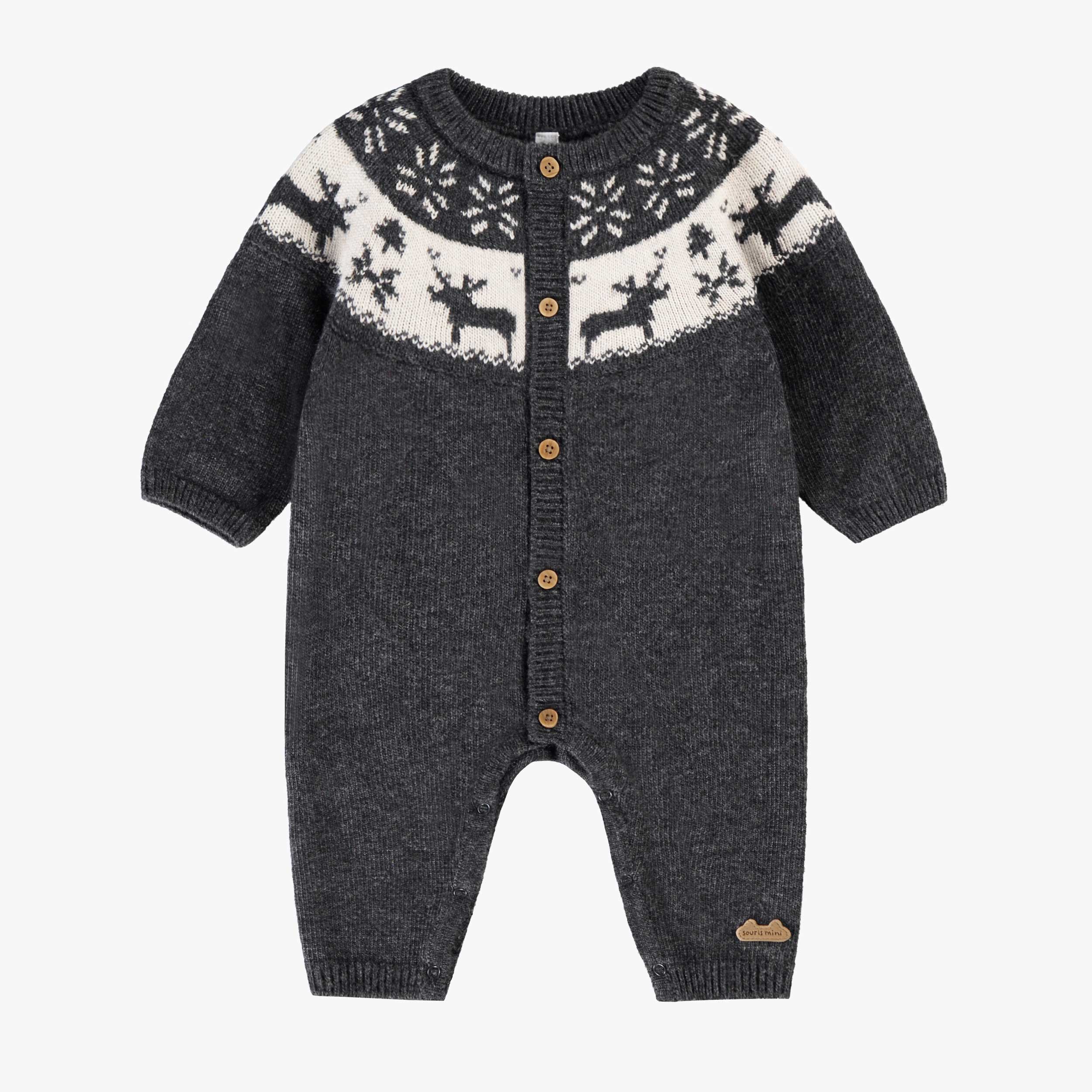 Une pièce gris en tricot avec motifs jacquard, naissance