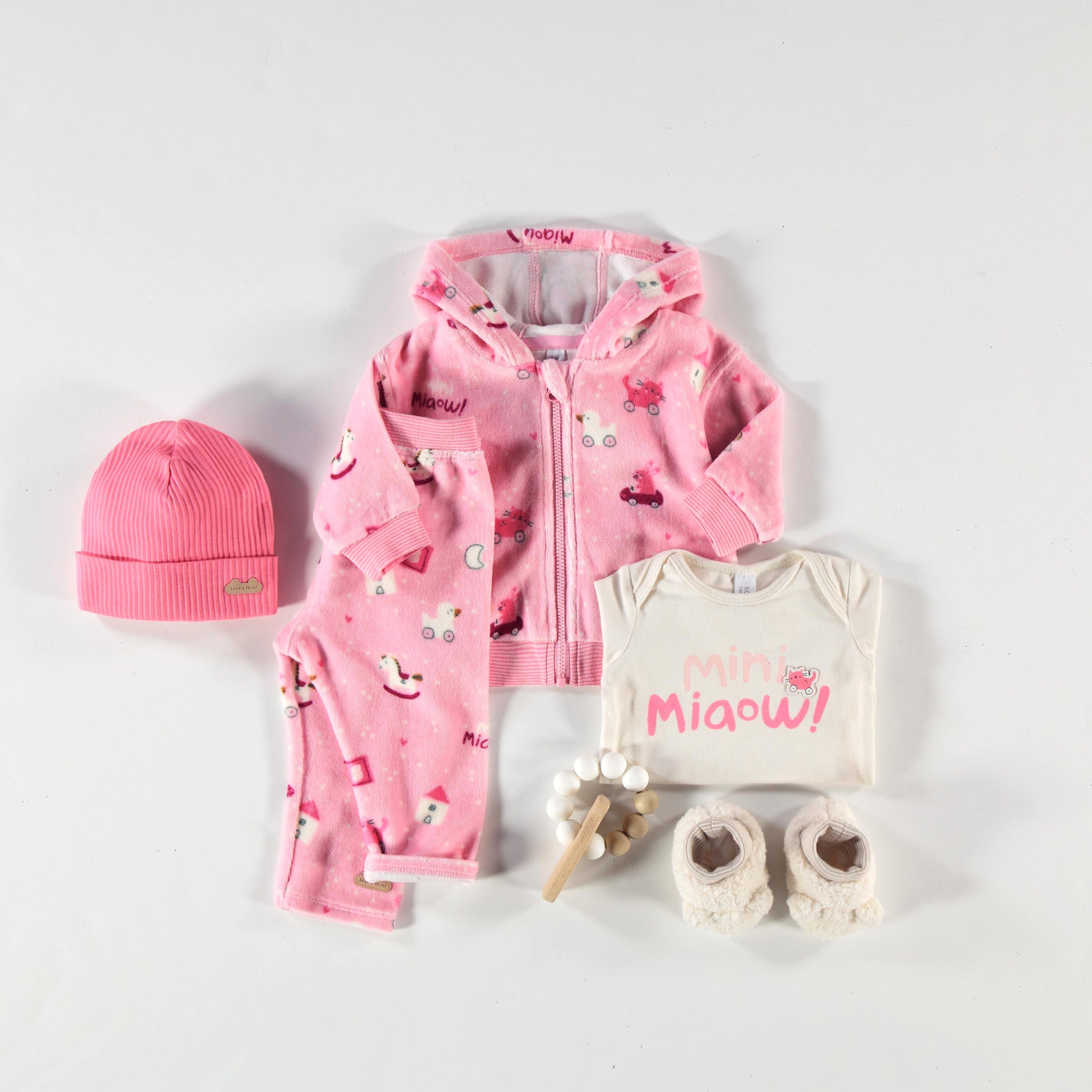 Veste rose en velours, naissance